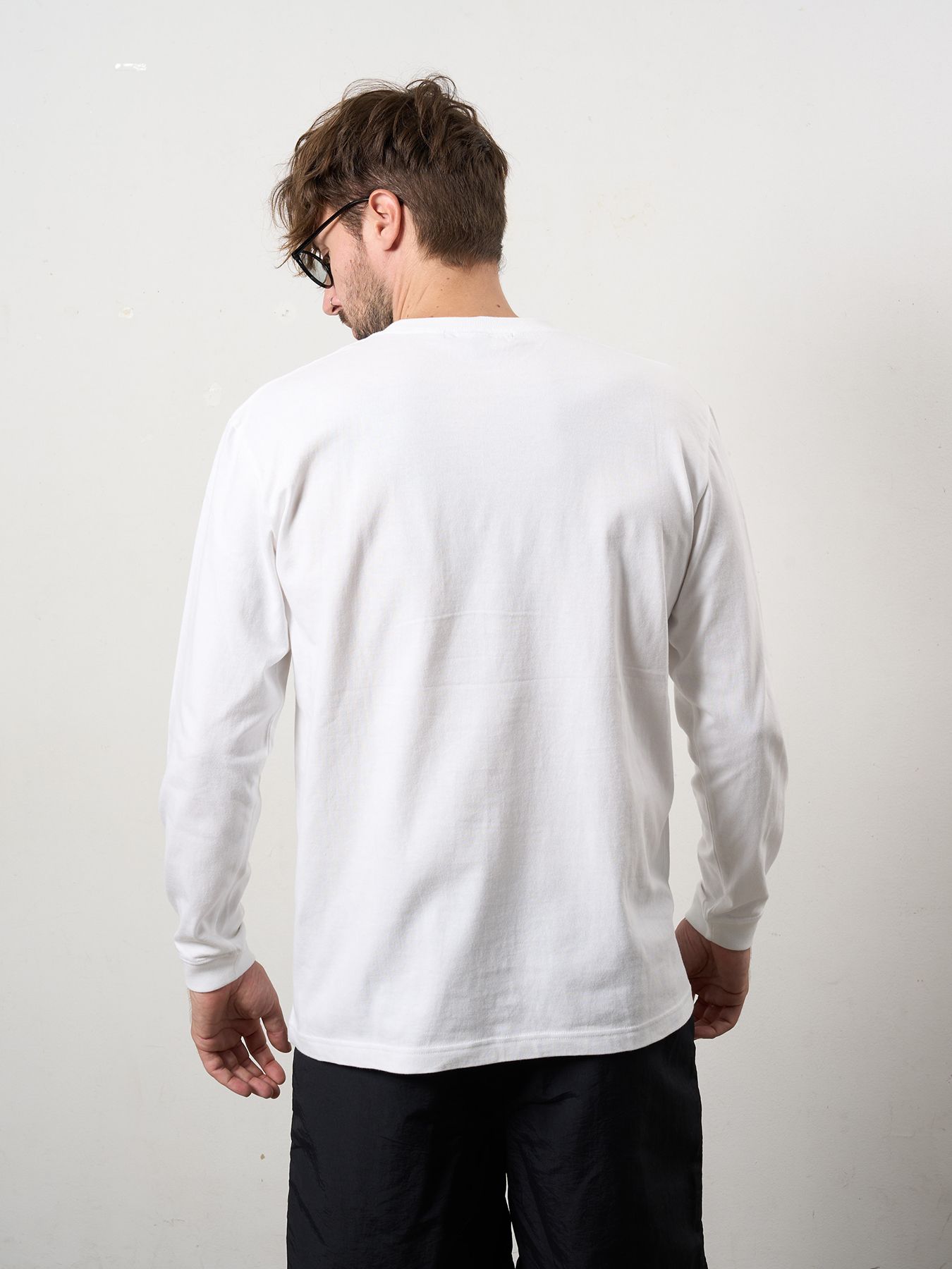 【予約品 10月16日(木) 締切】5.6ozコットン天竺 カートベアシークイン LSシャツ / ホワイト