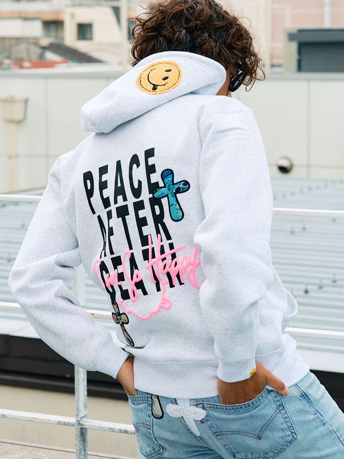 【予約品 5月8日(木) AM10時 締切】 TC裏毛起毛 PEACE AFTER DEATH&マルチパッチワーク プルパーカー / アッシュ