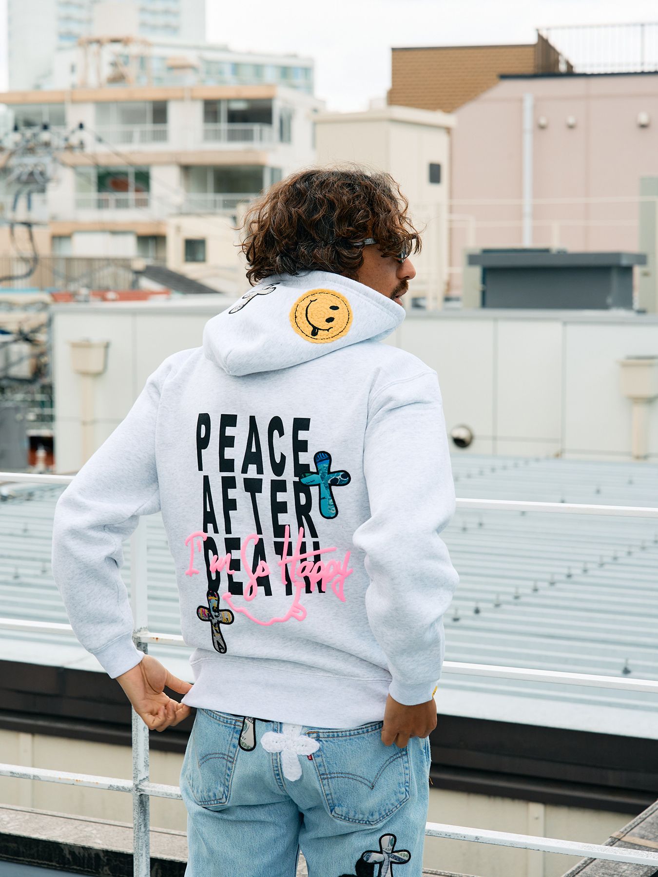 【予約品 5月8日(木) AM10時 締切】 TC裏毛起毛 PEACE AFTER DEATH&マルチパッチワーク プルパーカー / アッシュ