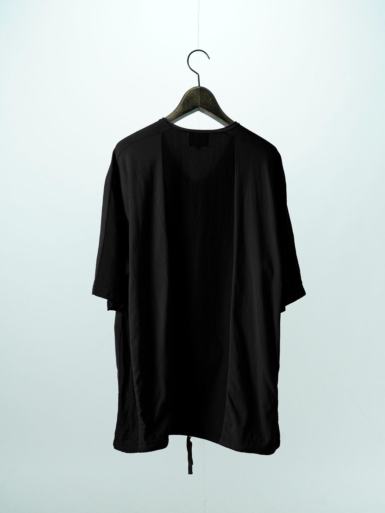【予約品 11月9日(月) 締切】DUALTEXTEE / 切り替え VネックTシャツ / ブラック