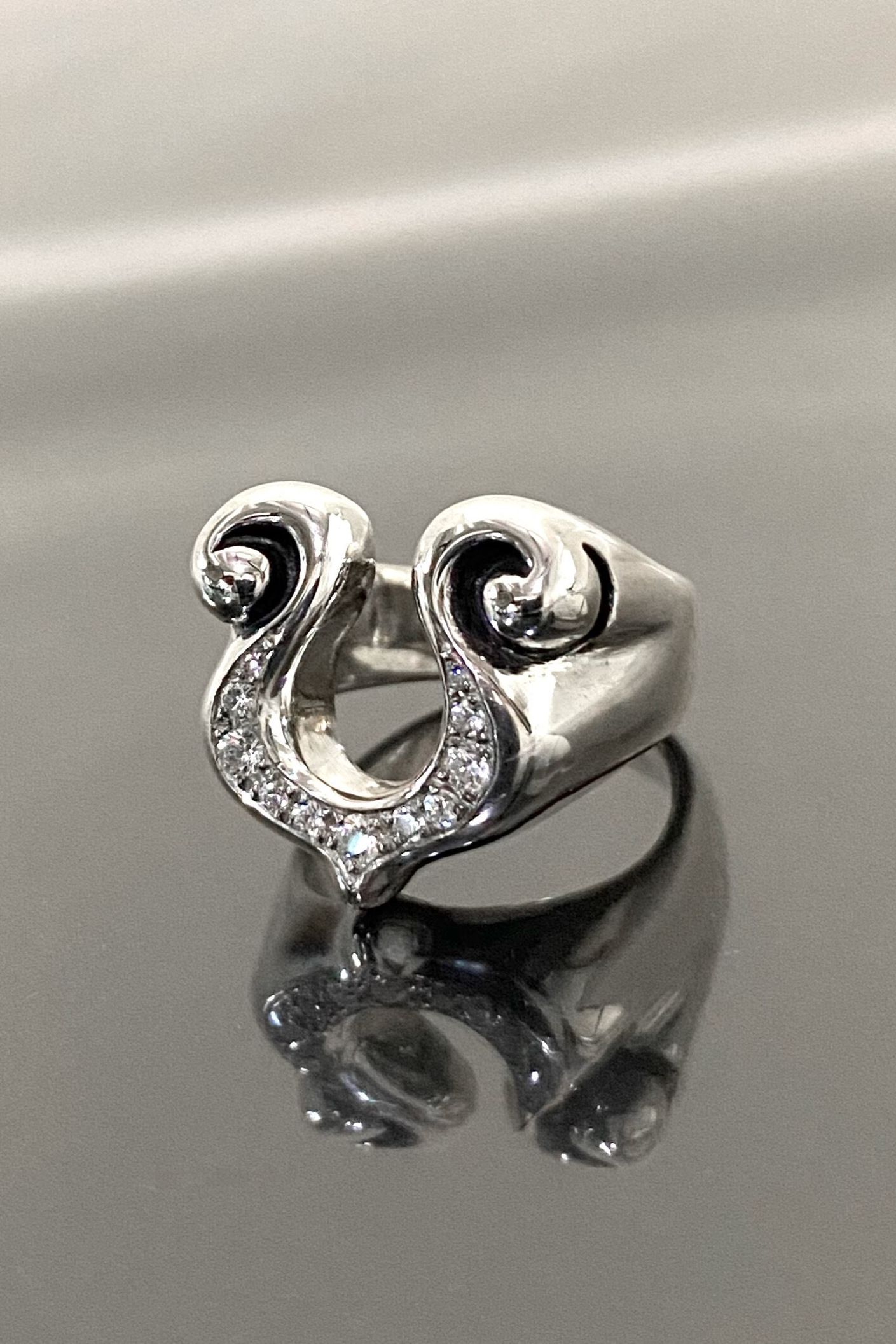 《受注生産》 RHYTHMIC HORSESHOE RING with CUBIC ZIRCONIA リング 【GOD SIZE】 注文から2～4週間後入荷予定