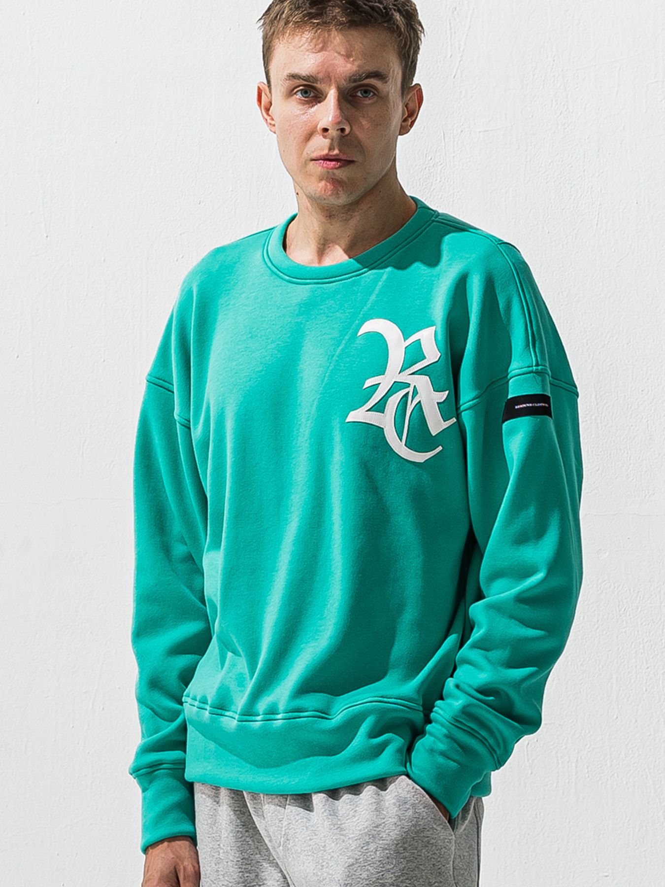 【予約品 9月6日(日) 締切】RC VELOURS FLEECE DROP TRAINER / RCレザーワッペン 裏起毛 ルーズトレーナー / ブルーグリーン