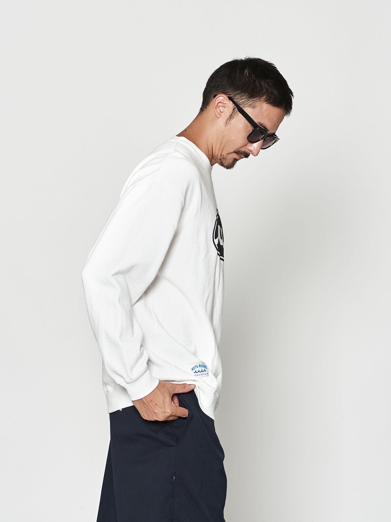 【予約品 10月9日(木) 締切】muta Aging Circle Logo Crewneck / スウェット / ホワイト【Acanthus × muta MARINE】