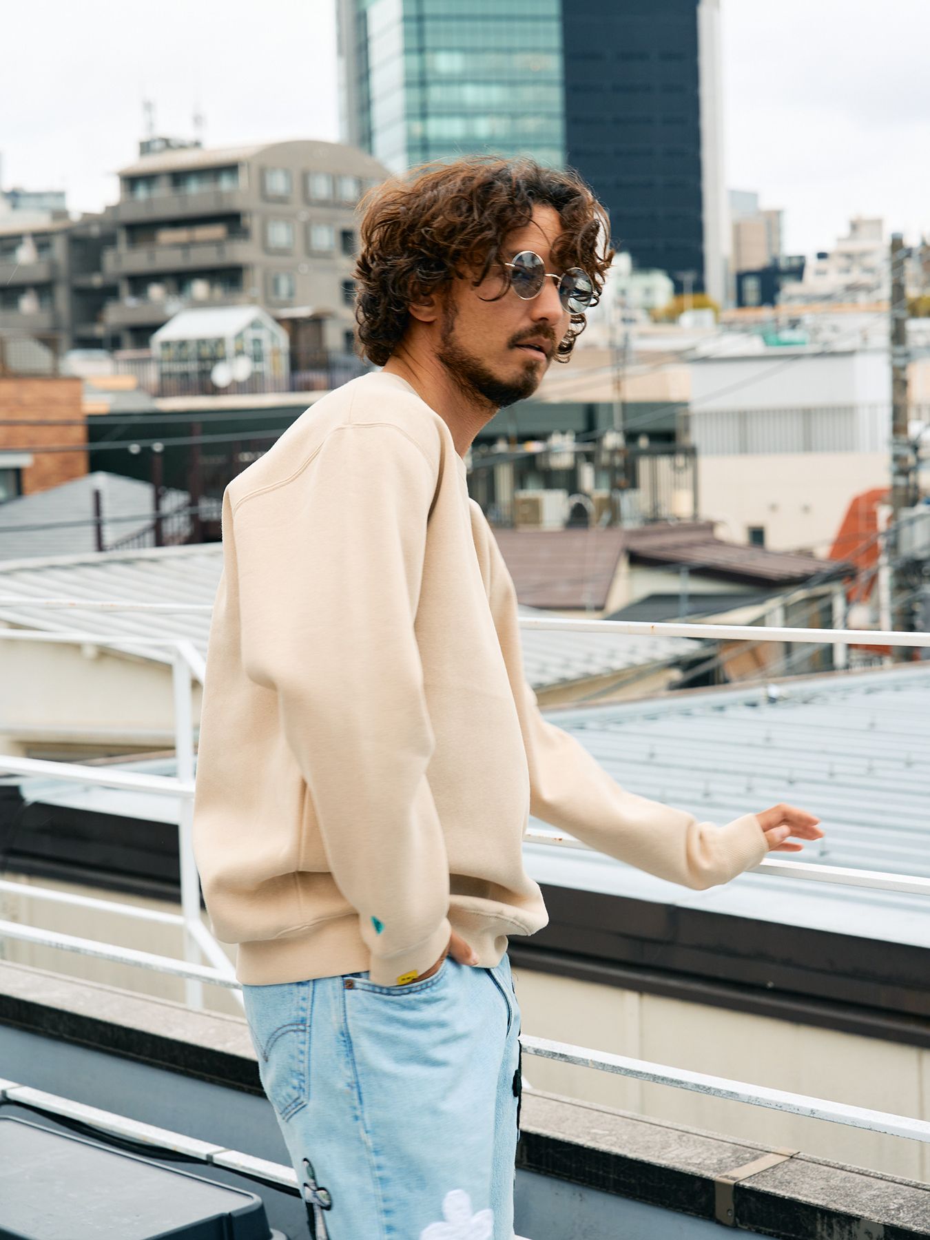 【予約品 5月8日(木) AM10時 締切】 TC裏毛起毛 スターグラムハート発泡プリント ロゴ刺繍 スウェットシャツ / ベージュ