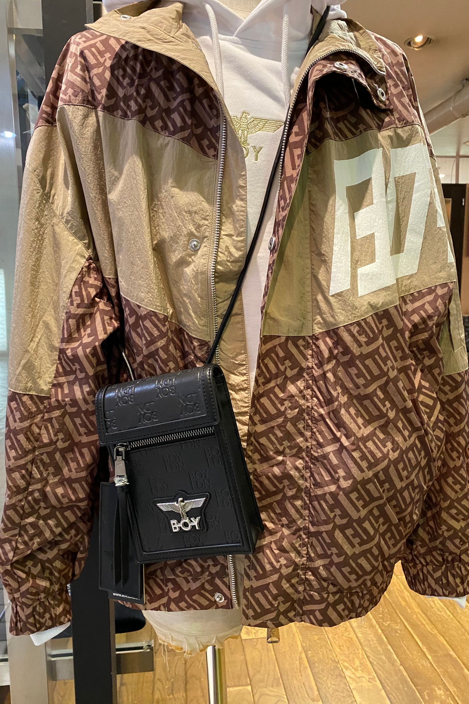 EMBOSSING MINI SHOULDER BAG / BLACK 【BOY LONDON】