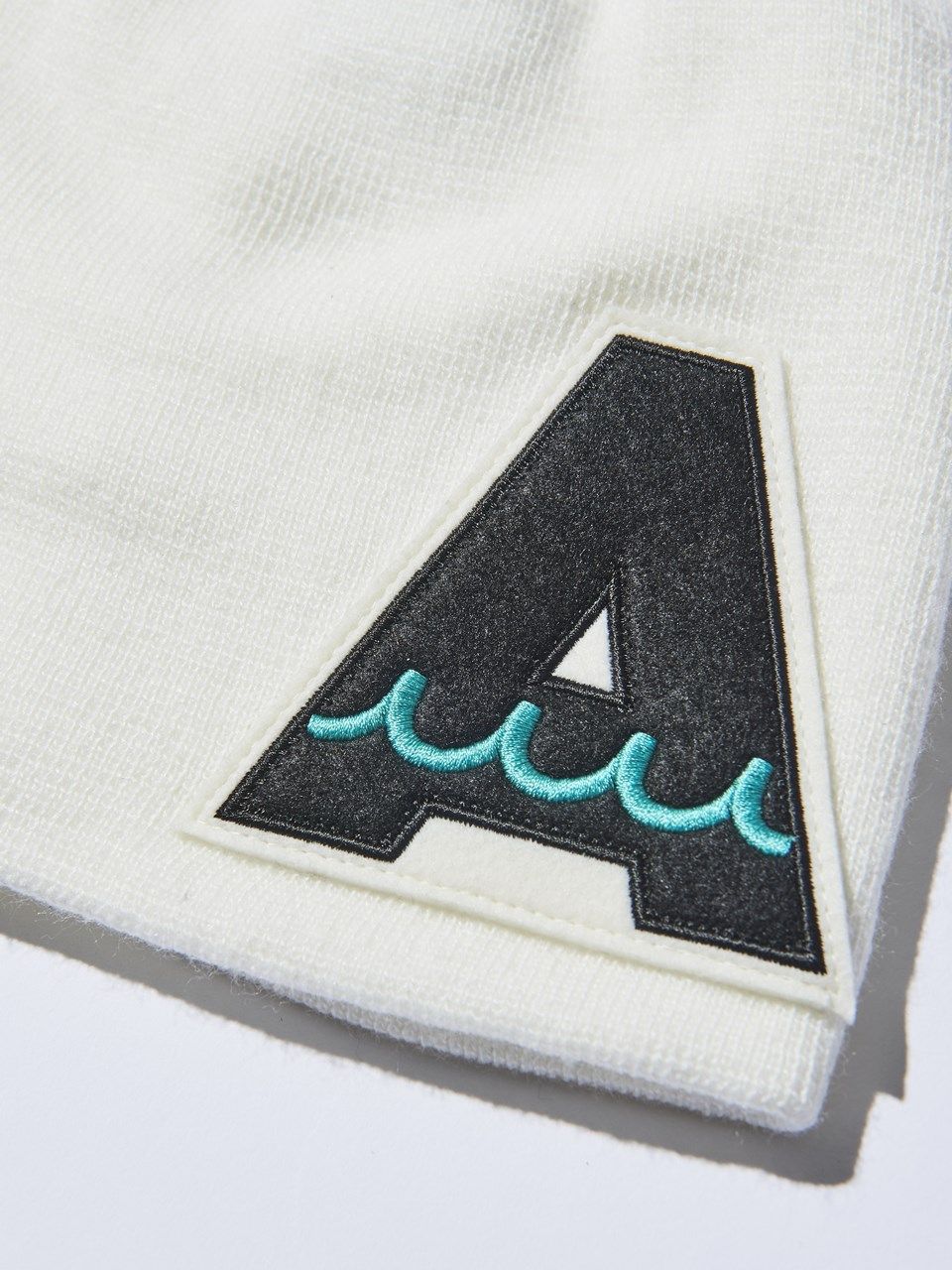 (予約品)  muta A Logo Back Pool Knit Cap / ニットキャップ / ホワイト 【Acanthus×muta】 9月下旬頃入荷予定