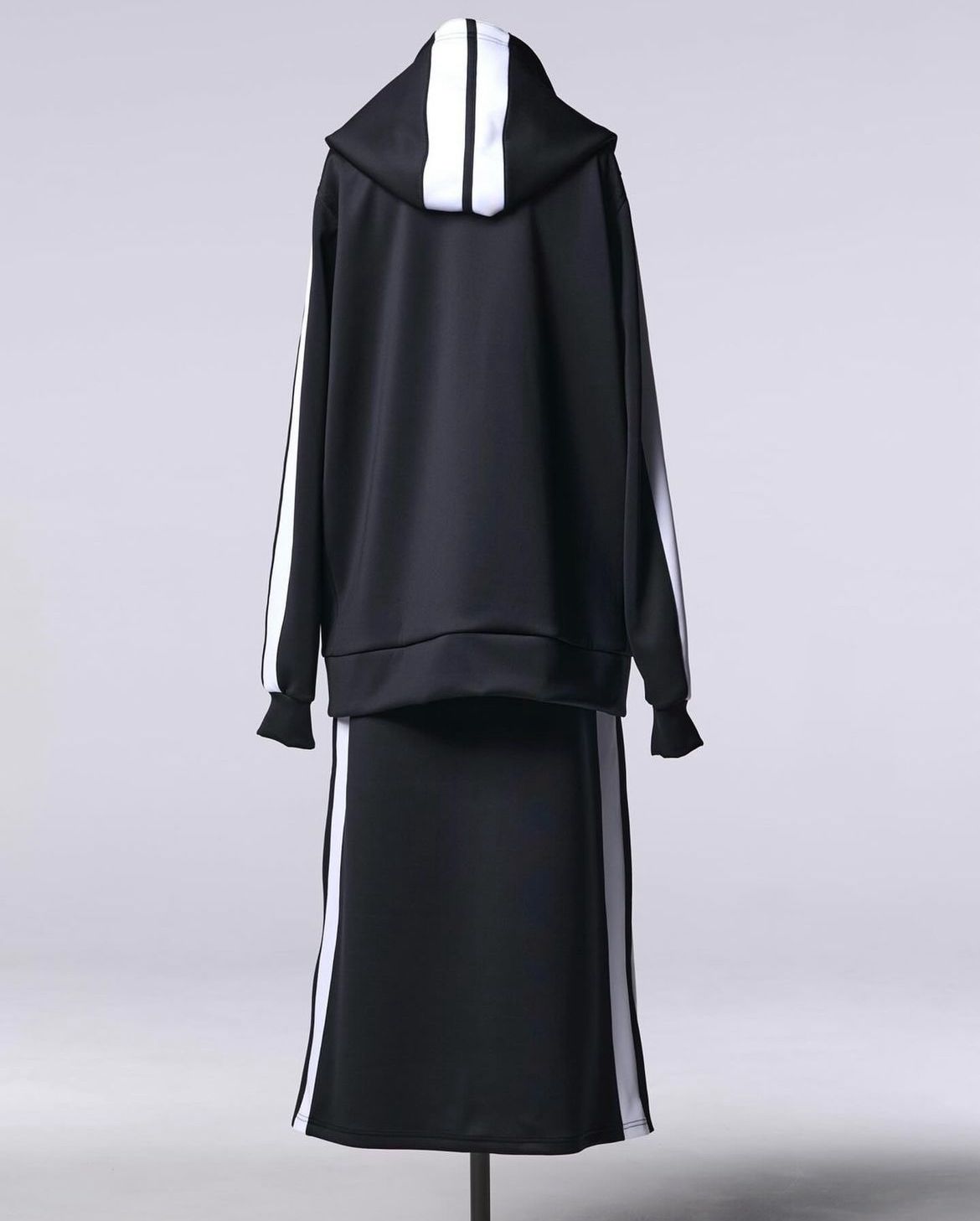 《予約品5月20日締》 SideZippSkirt / スリットスカート / ブラック・ホワイト