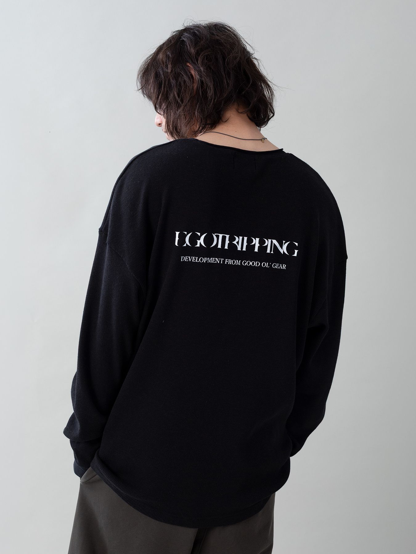 【予約品 5月27日(水) 締切】WOOLTHERMAL-TEE print / ロゴプリント ローリングネックTシャツ / ブラック