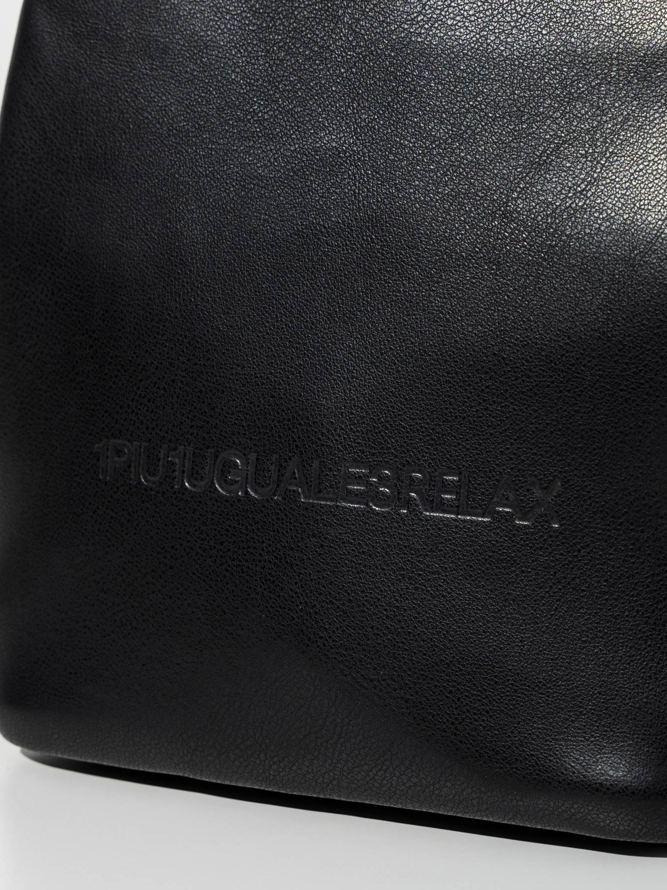 PU LEATHER MINIMALIST KINCHAKU / シンセティックレザーミニバック / ブラック