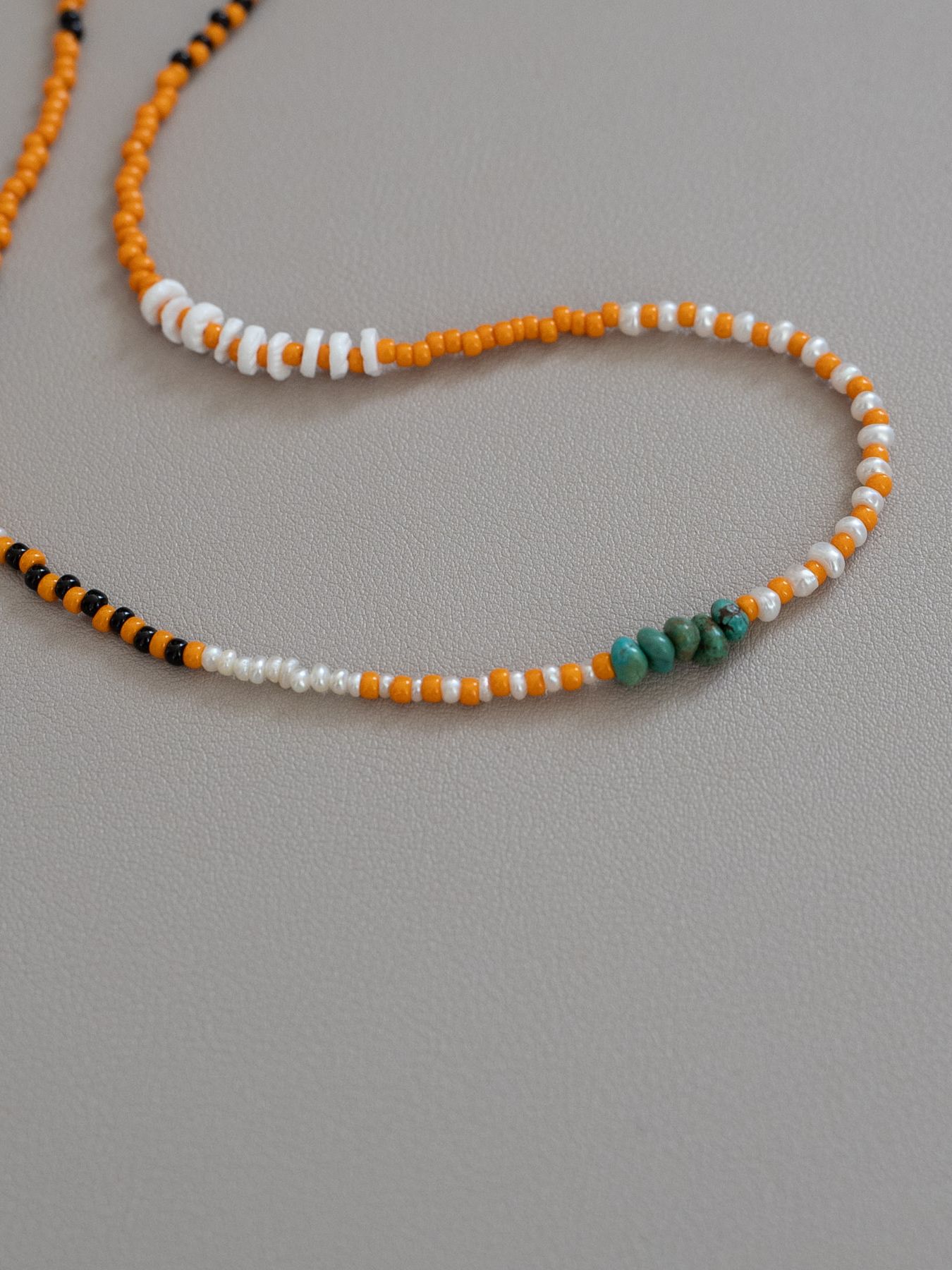 《予約品》 SHELL BEADS MIX NECKLACE / ネックレス / オレンジ 【Iroquois.SENTI】