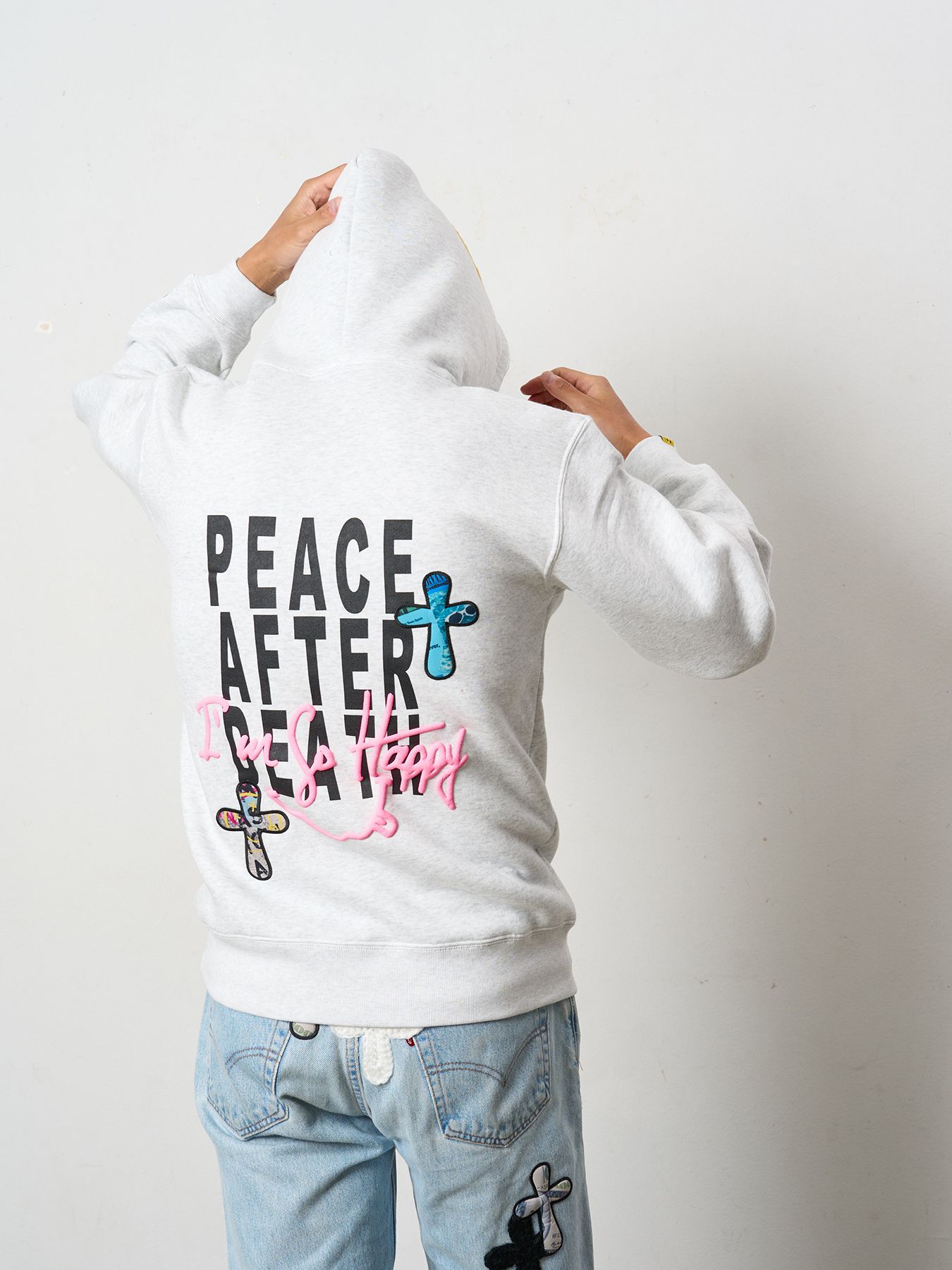 【予約品 5月8日(木) AM10時 締切】 TC裏毛起毛 PEACE AFTER DEATH&マルチパッチワーク プルパーカー / アッシュ