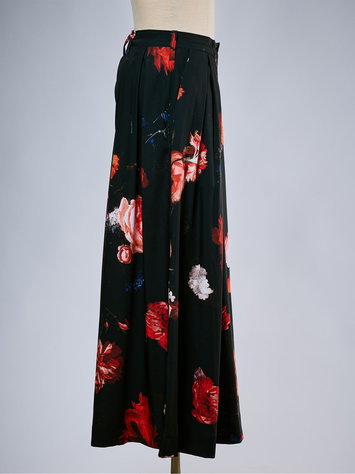 【予約品 10月26日(月) 締切】THEONENESS-FLORA Drape Slacks / ドレープスラックス / ブラック