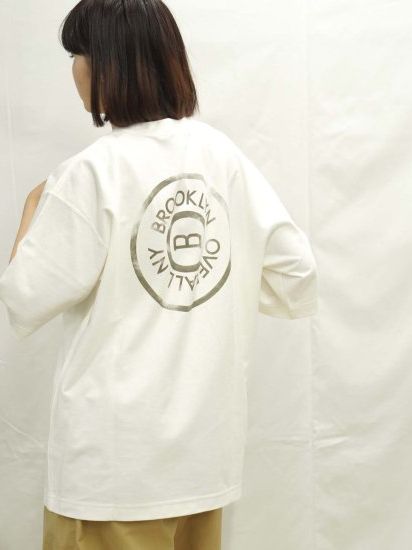 タックボタンプリントTシャツ / ホワイト