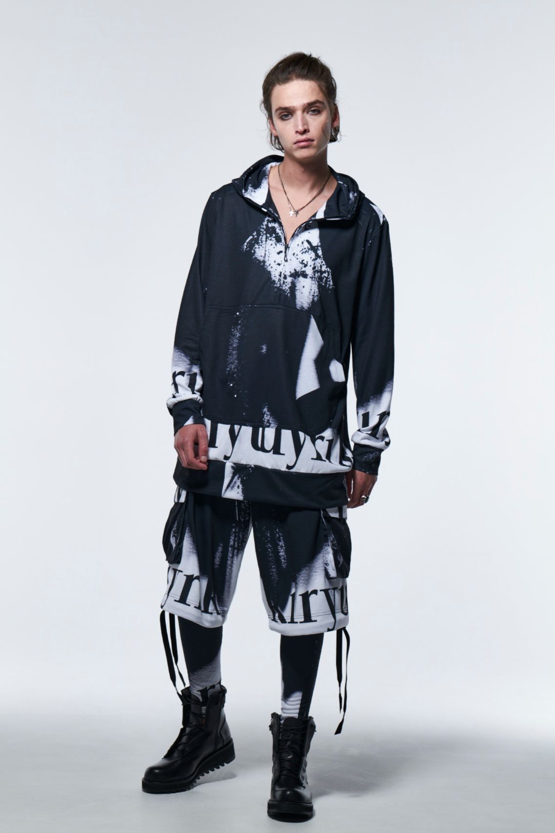 《予約品》 ZippLooseHoodie / ブラック＆ホワイト 【kiryuyrik】 2023年2月以降入荷予定