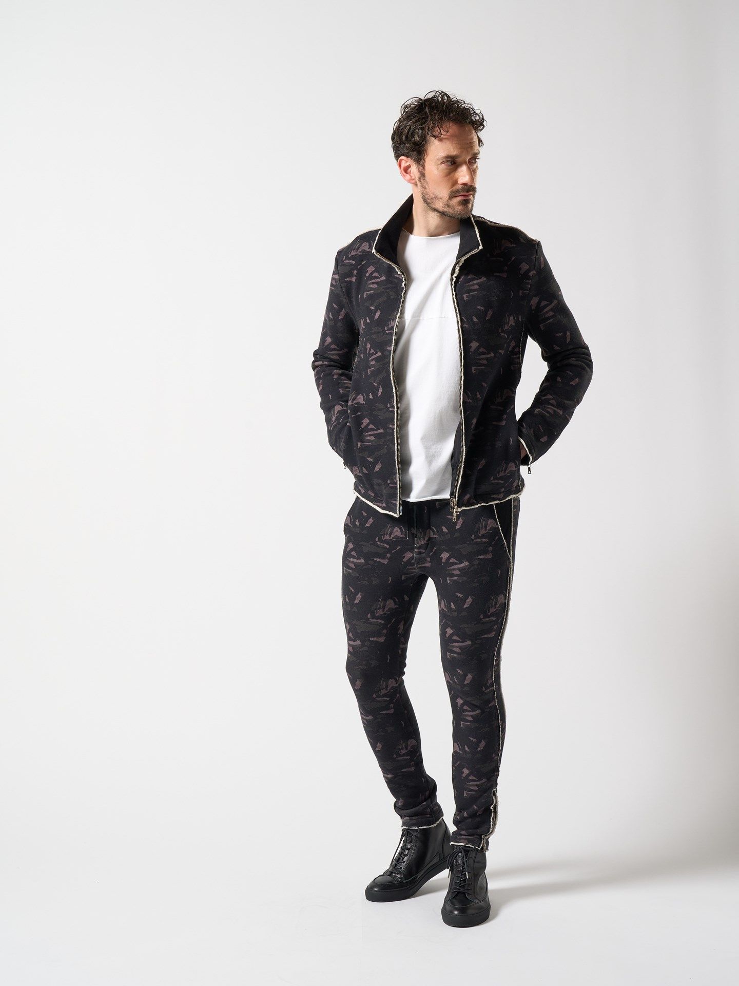 【予約品】 hem zip seam pants / スリムパンツ / ブラック・カモ