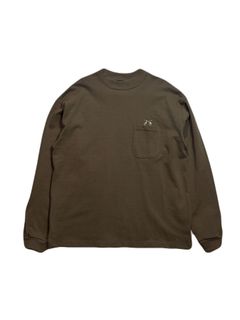 【予約品 3月9日(月) 18:00 締切】POCKET L/S T CRY / クリスタルクロスガン ポケット ミドルハイネックロンT / カーキ