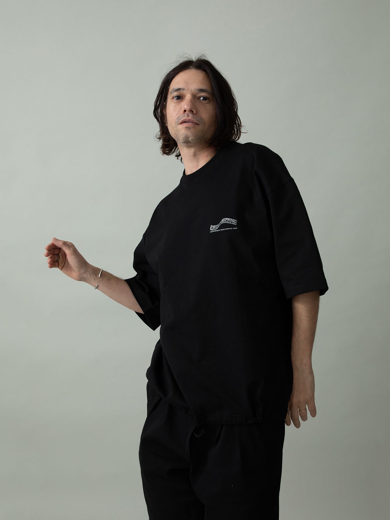 【予約品 2月1日(日) 締切】HEAVYJERSEY wavy / ロゴプリント Tシャツ / ブラック