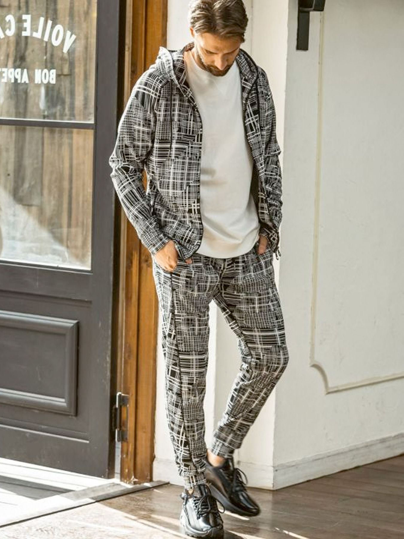 ジオメトリックジップアップパーカー / ブラック