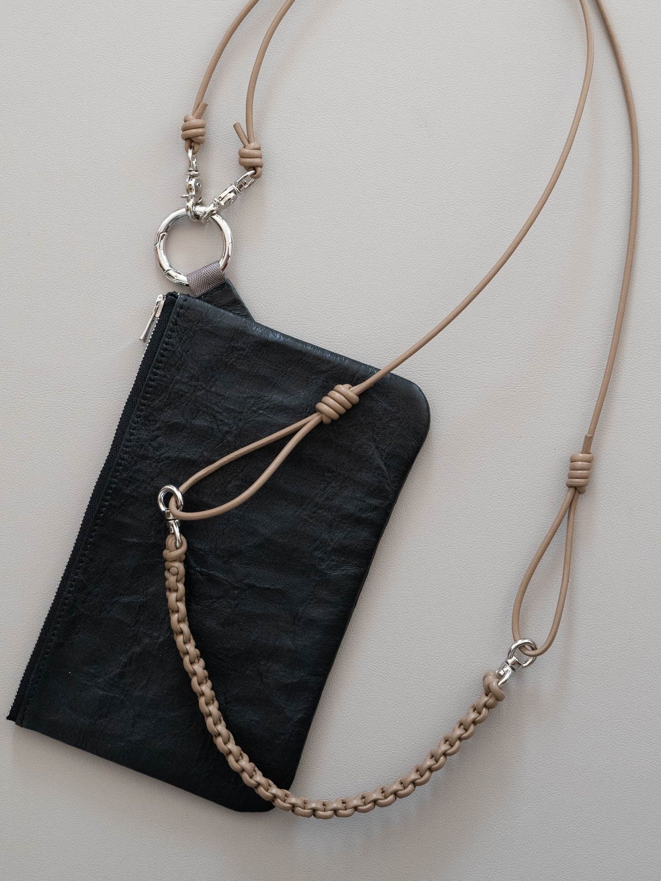 《予約品》 LEATHER BRAID MULTI STRAP / ネックストラップ / キャメル 【Iroquois.SENTI】