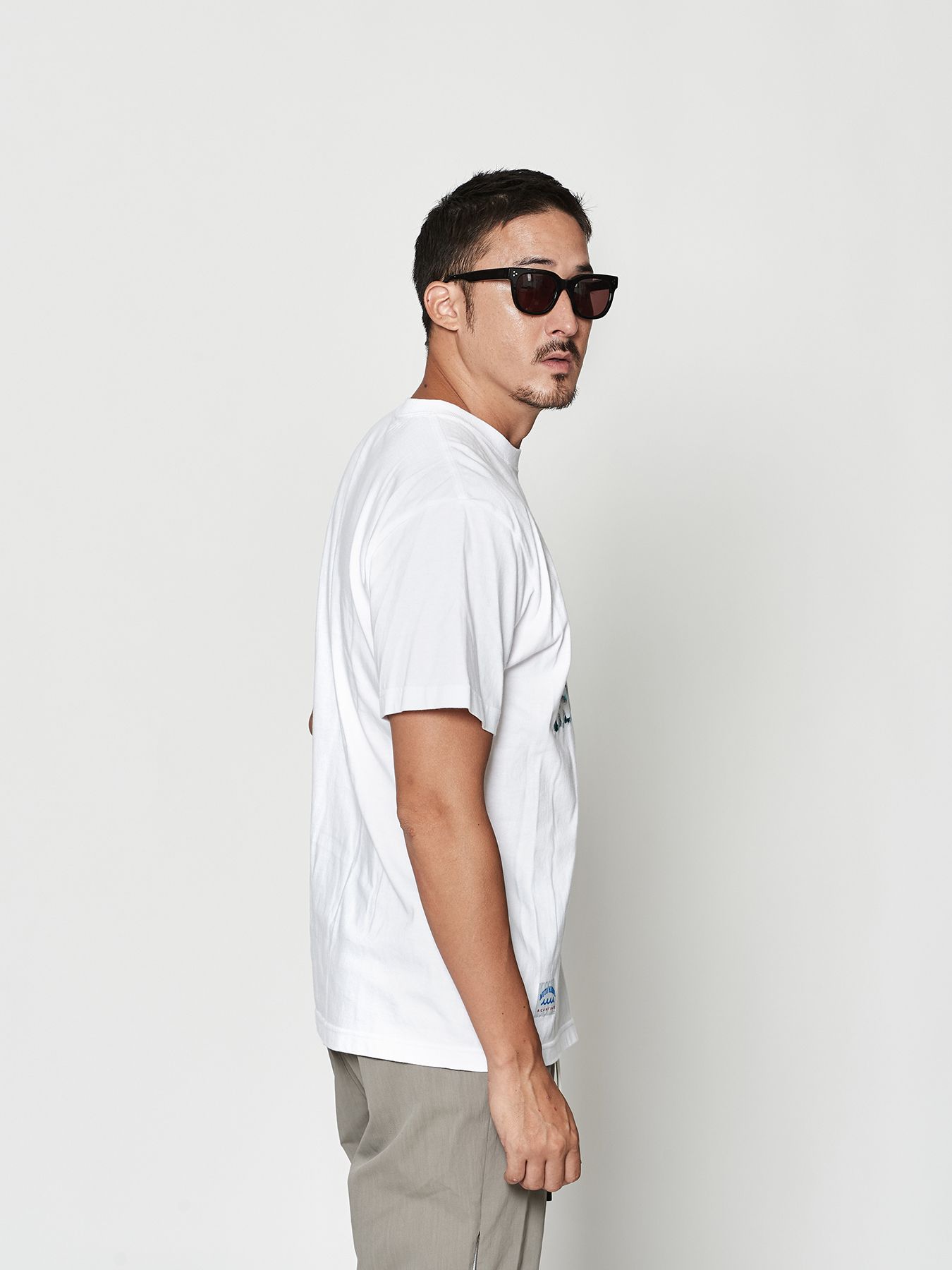 【予約品 10月9日(木) 締切】muta Foil Print Wave Logo Tee / Tシャツ / ホワイト【Acanthus × muta MARINE】