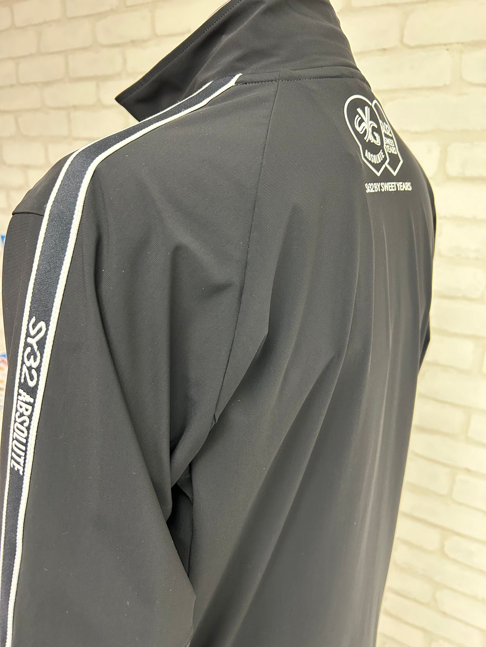 イタリア生地ハイストレッチ HIGH STRETCH JQ TAPE JACKET｜MEN'S / ブラック 【SY32 by SWEET YEARS GOLF】