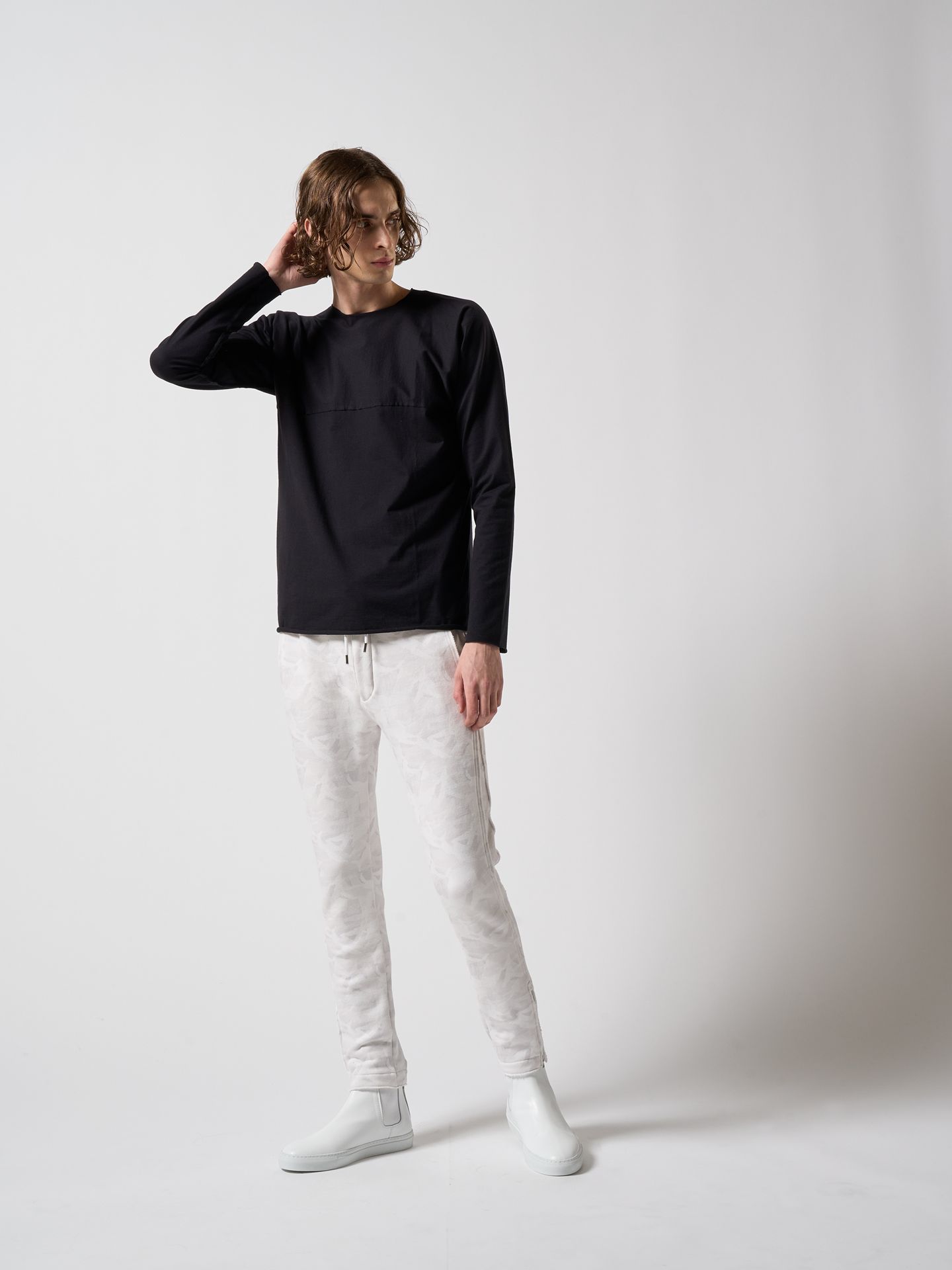 【予約品】 minimalism cut&sewn / Tシャツ / ブラック