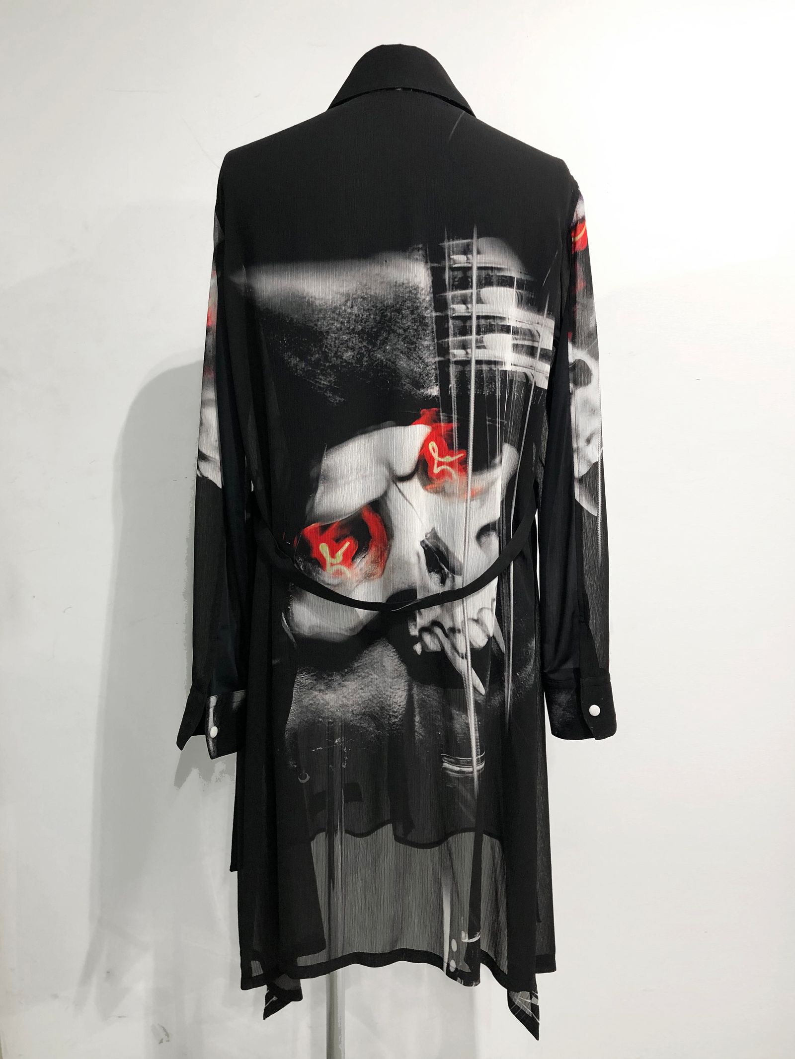 コラボ VAMPIRE FlareShirtプリントフレアロングシャツ ブラック【kiryuyrik featuring TAKAMIZAWATOSHIHIKO】