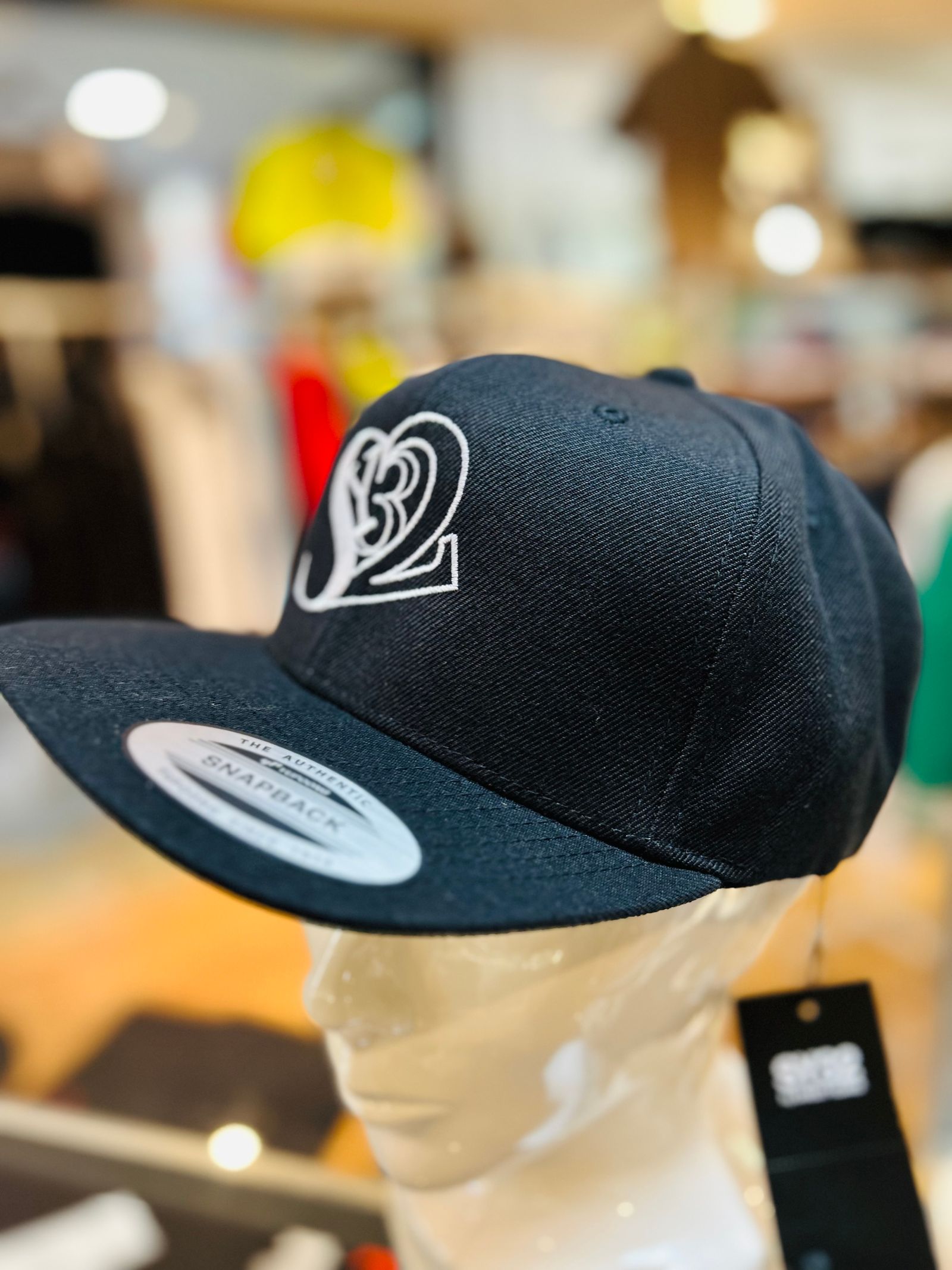 SY32 by SWEET YEARS - 刺繡 SYMBOLIC MARK SNAPBACK CAP キャップ / BLACK 【SY32 by  SWEET YEARS】 | BRYAN