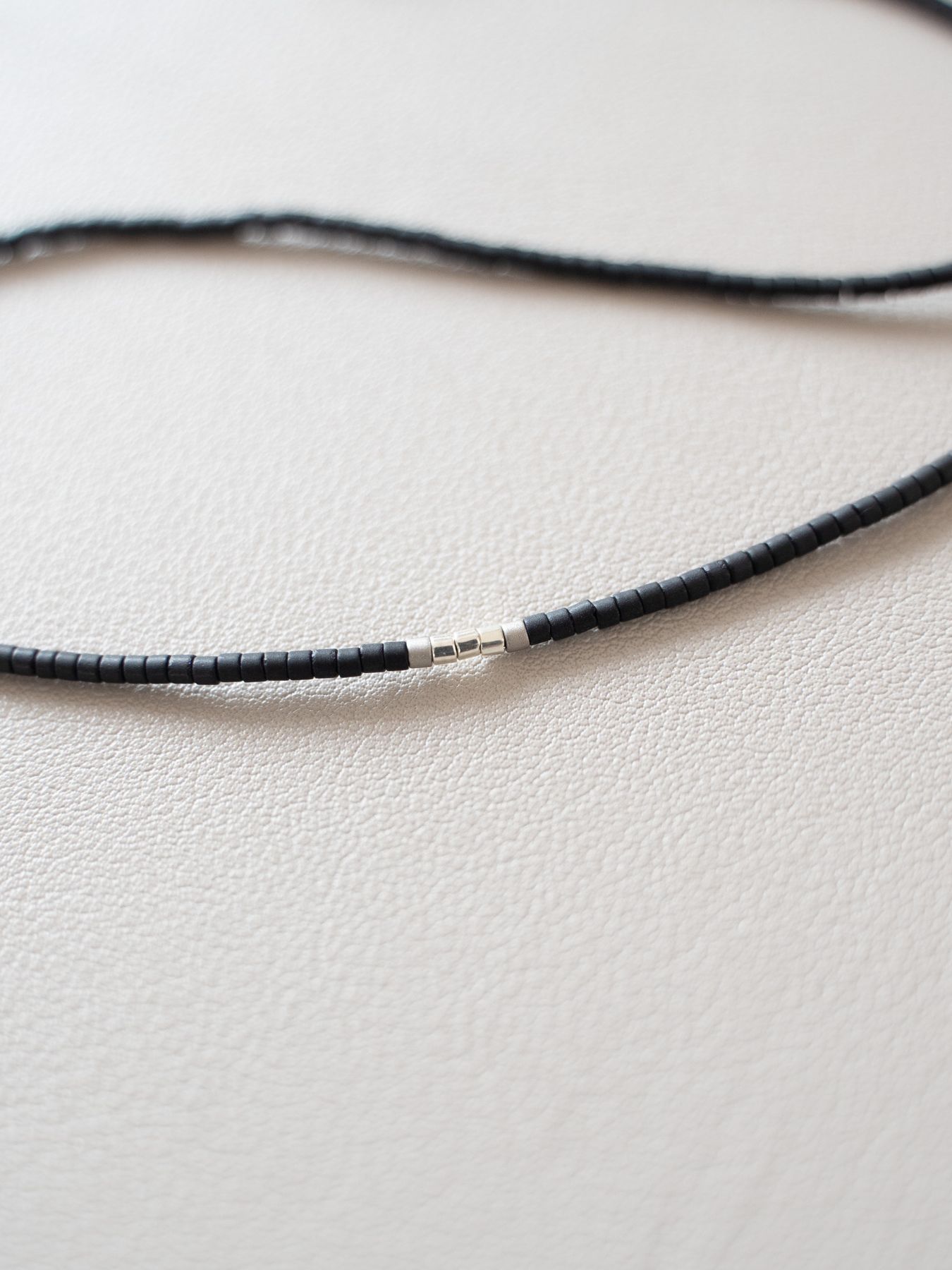 《予約品》 BEADS NECKLACE / ネックレス / ブラック 【Iroquois.SENTI】
