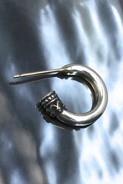 《受注生産》 CROWN HOOP EARRING 3mm ピアス 【GOD SIZE】 注文から2～3週間後入荷予定