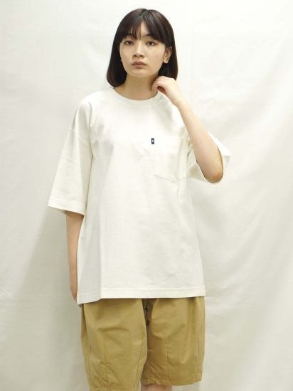 タックボタンプリントTシャツ / ホワイト