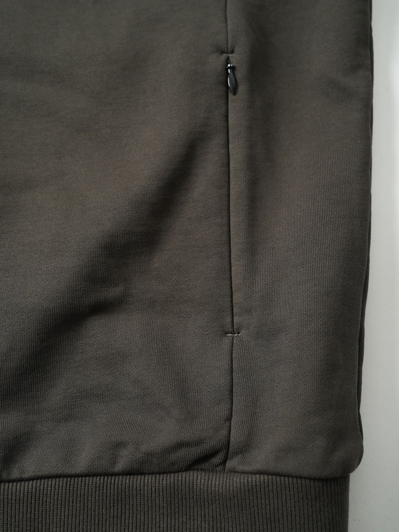 【予約品 5月6日(水) 締切】MOLD-SWEATPARKA / スウェットジップパーカー / チャコール