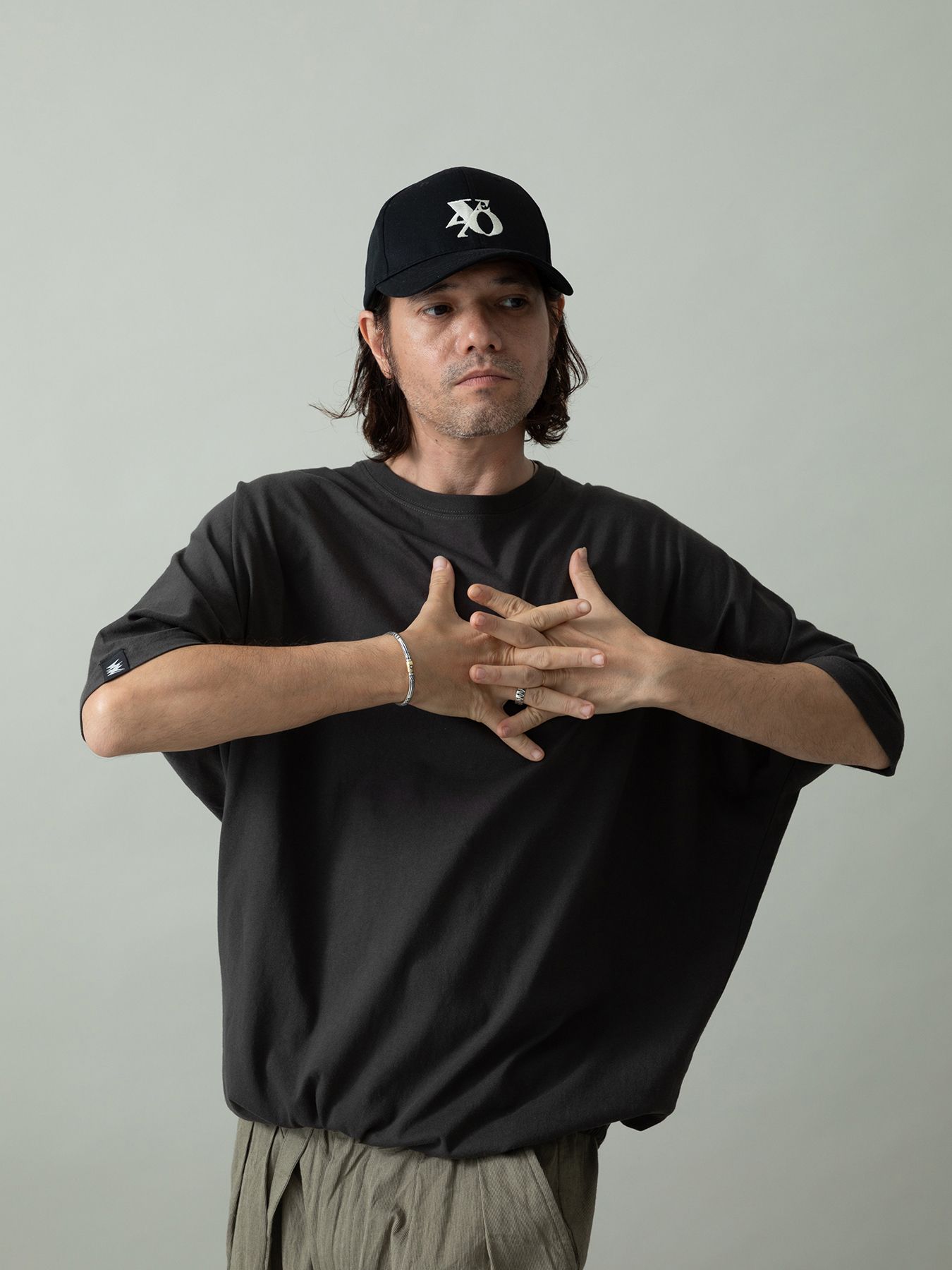 【予約品 2月1日(日) 締切】KITE TEE embroidery / 刺繍 ニットT / チャコール