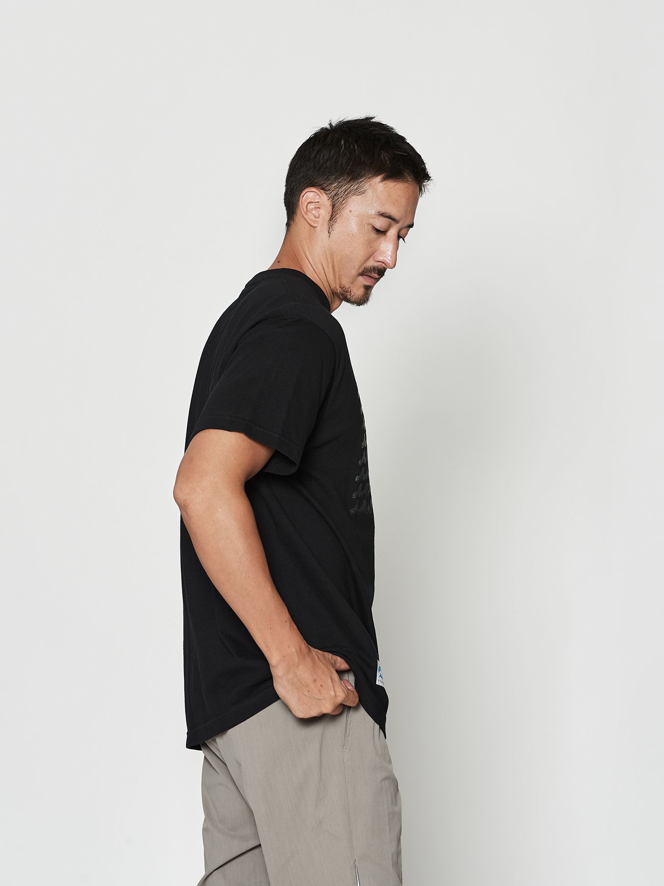 【予約品 10月9日(木) 締切】muta Foil Print Wave Logo Tee / Tシャツ / ブラック【Acanthus × muta MARINE】