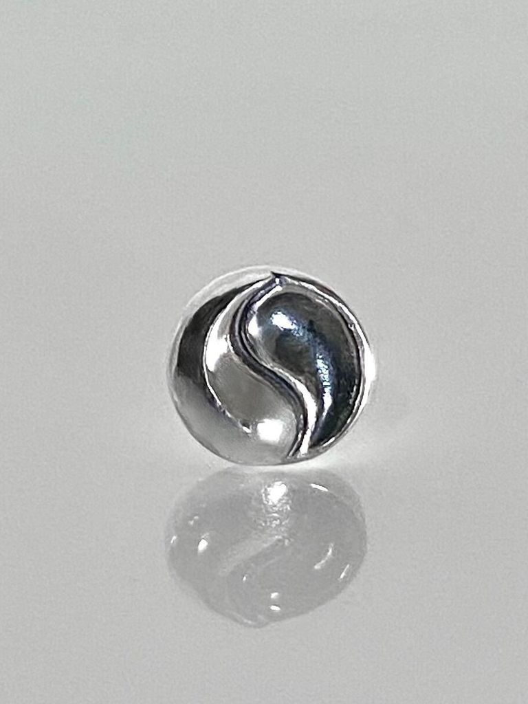《受注生産》 YIN YANG STUD ピアス / 注文から2～3週間後入荷予定