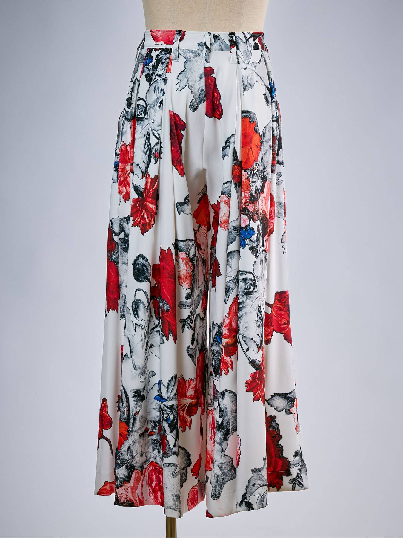 【予約品 10月26日(月) 締切】THEONENESS-FLORA Drape Slacks / ドレープスラックス / ホワイト