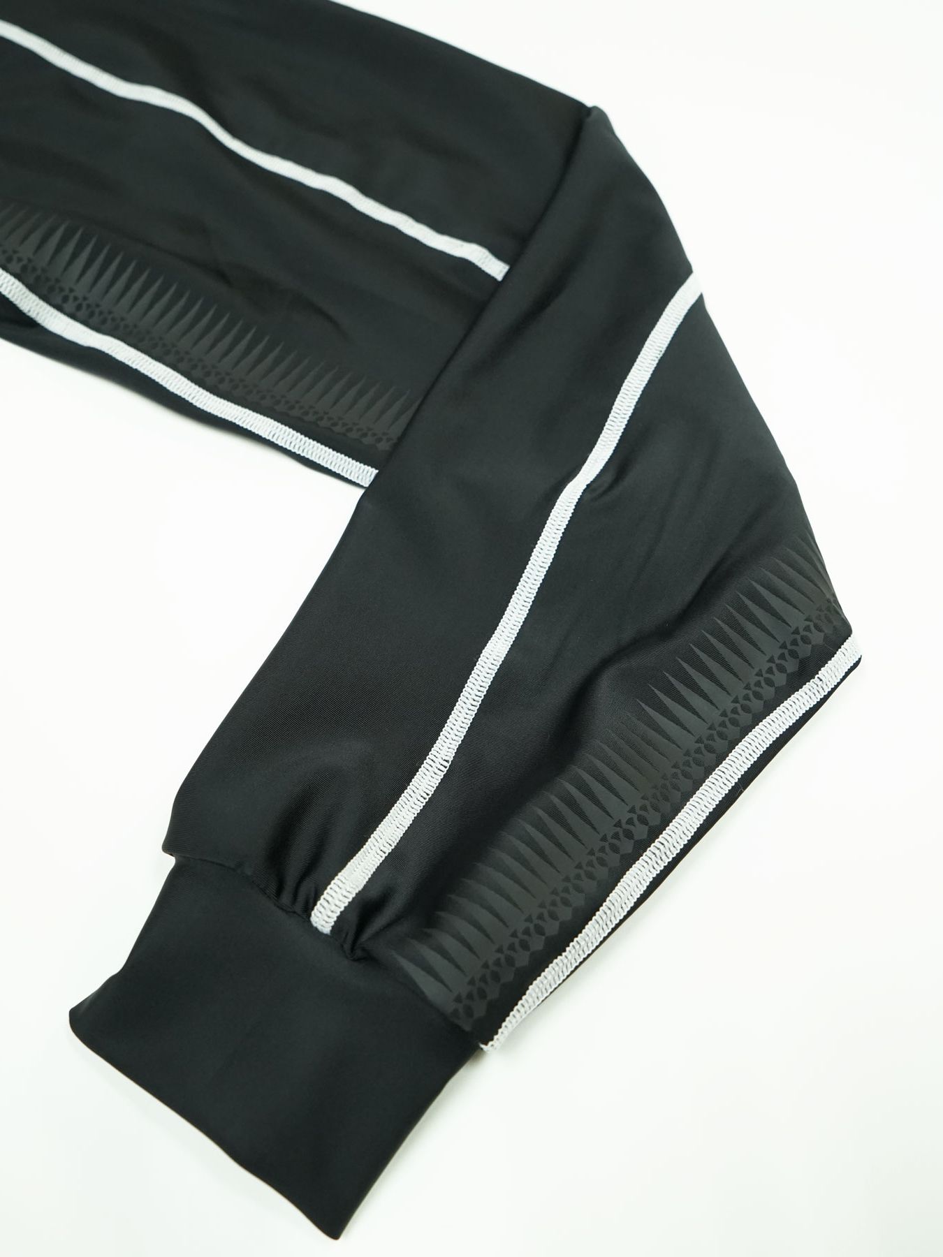 《予約品》 ARROWHEAD RASHGUARD / ラッシュガード / ブラック・ホワイト