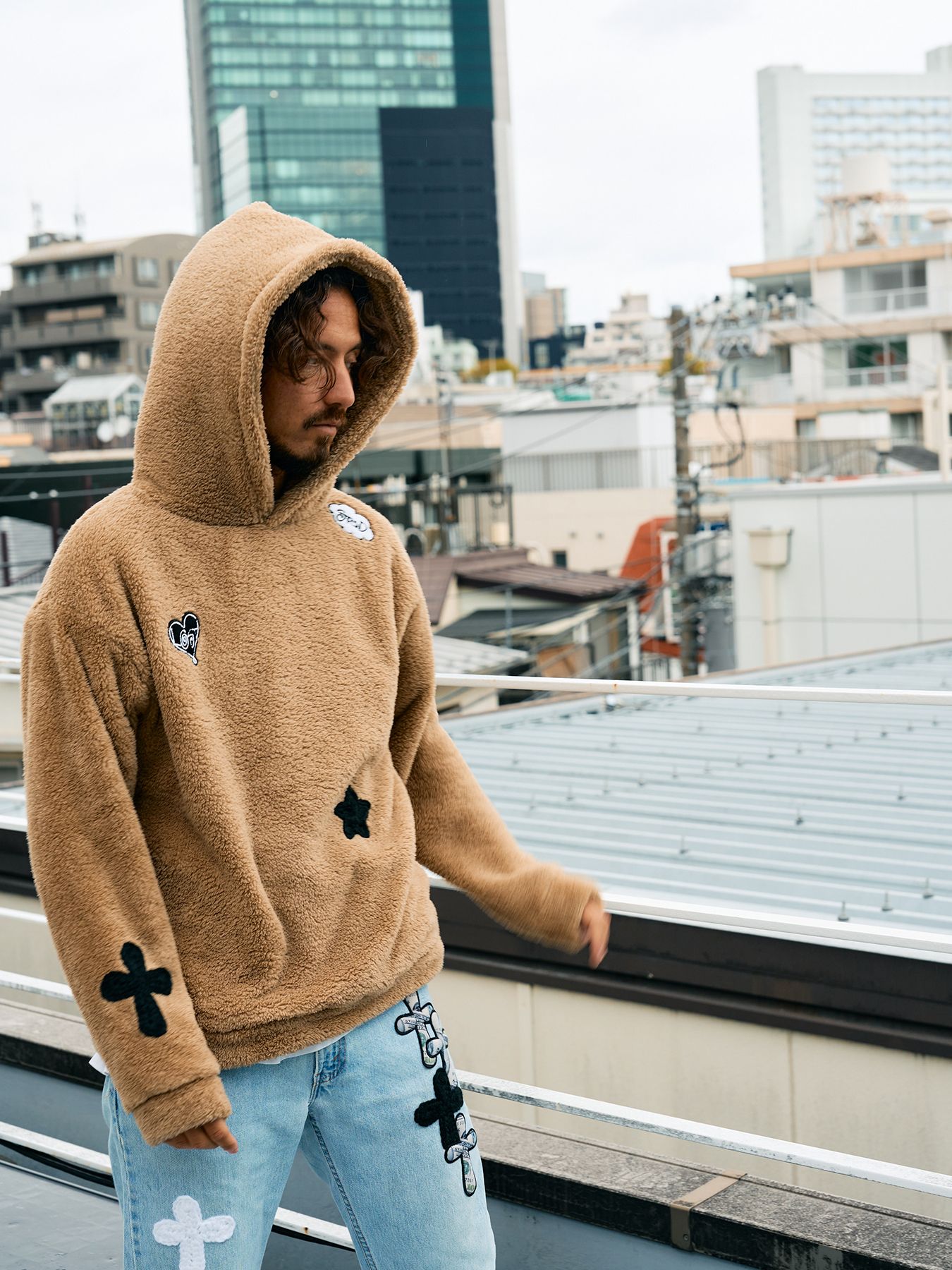 【予約品 5月8日(木) AM10時 締切】 コーラルフリースボア マルチパッチワークプルパーカー / キャメル