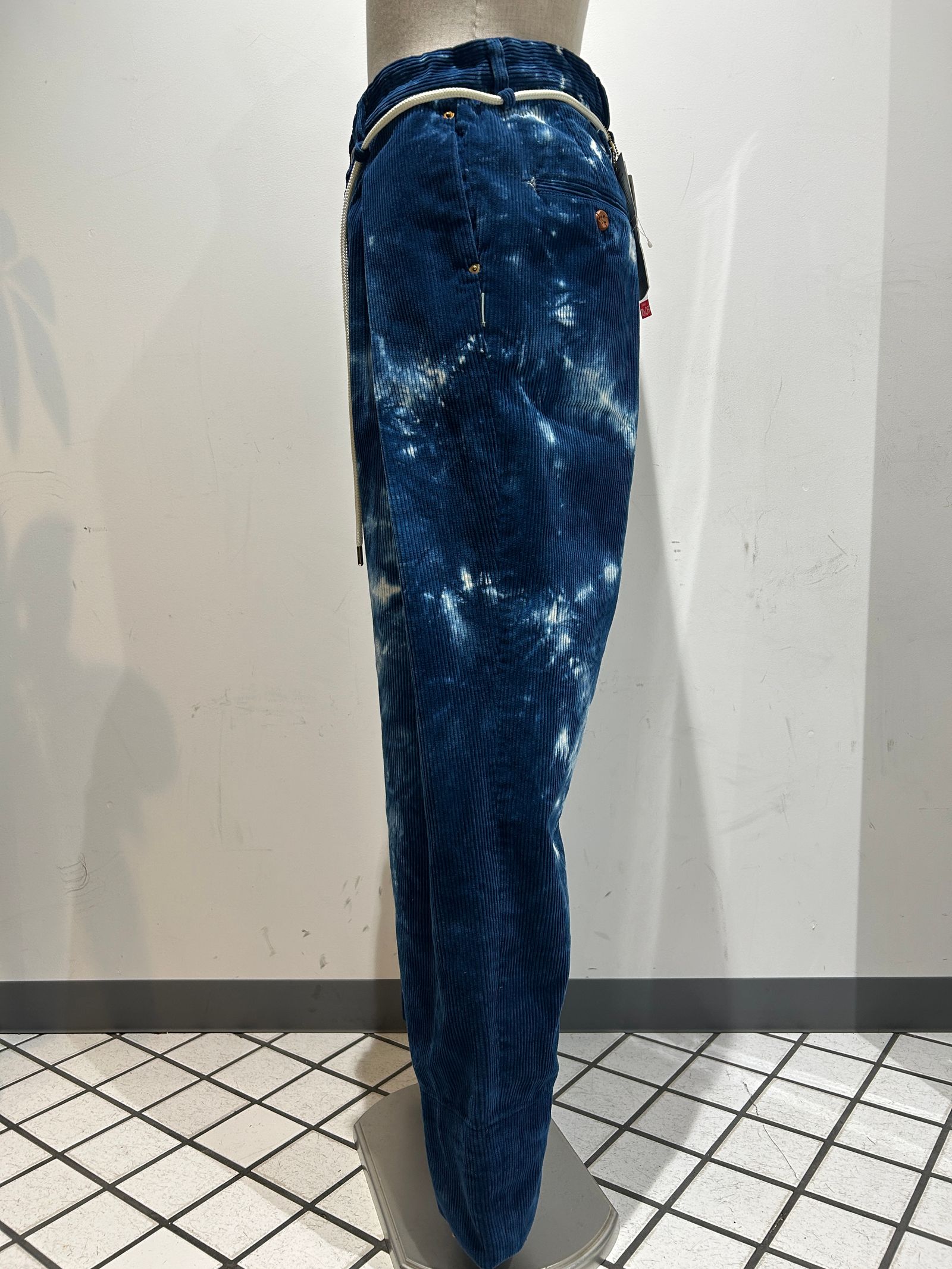 ワンタックコーディロイワイドパンツ ブルー  ブリーチ/アレフルード