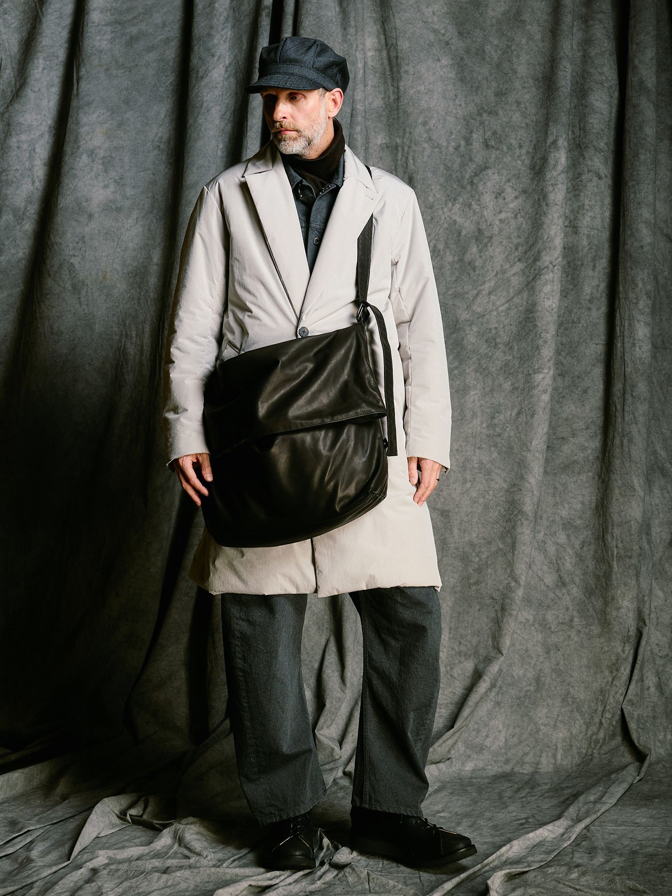 【予約品 4月19日(日) 18時締切】leather shoulder bag / カウレザーショルダーバッグ / ブラック