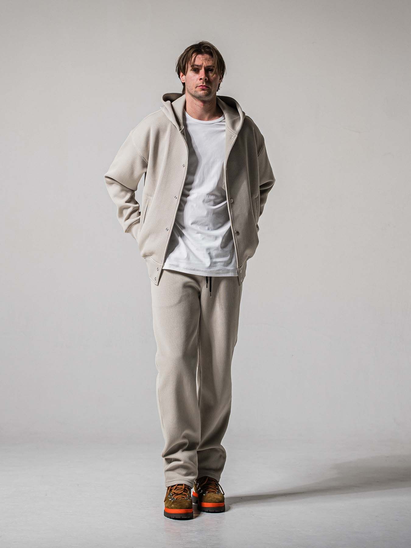 【予約品 11月16日(日) 締切】AZE VARSITY HOODIE / 畔編みニット フード付きスタジャン / グレージュ