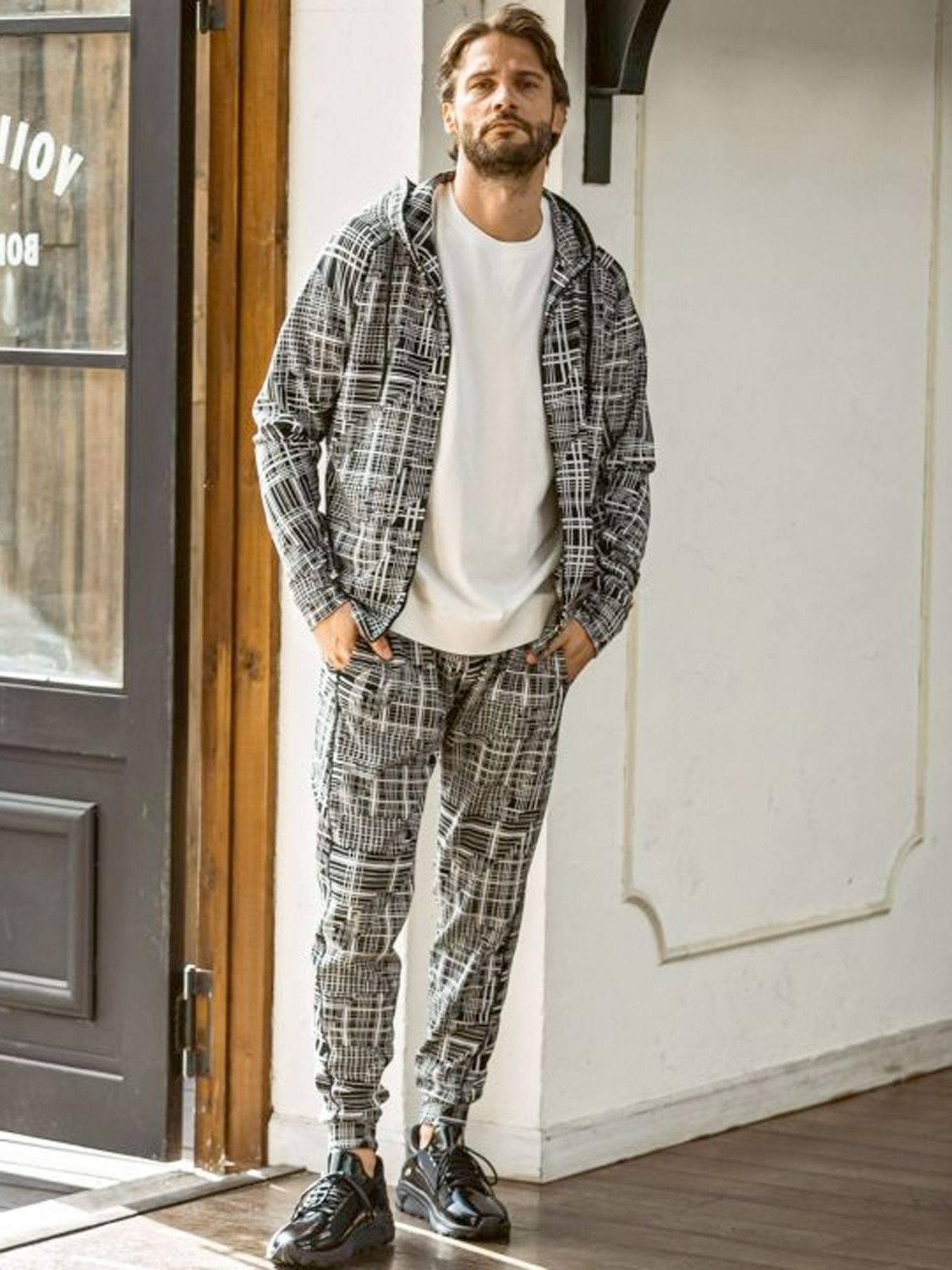 ジオメトリックジップアップパーカー / ブラック