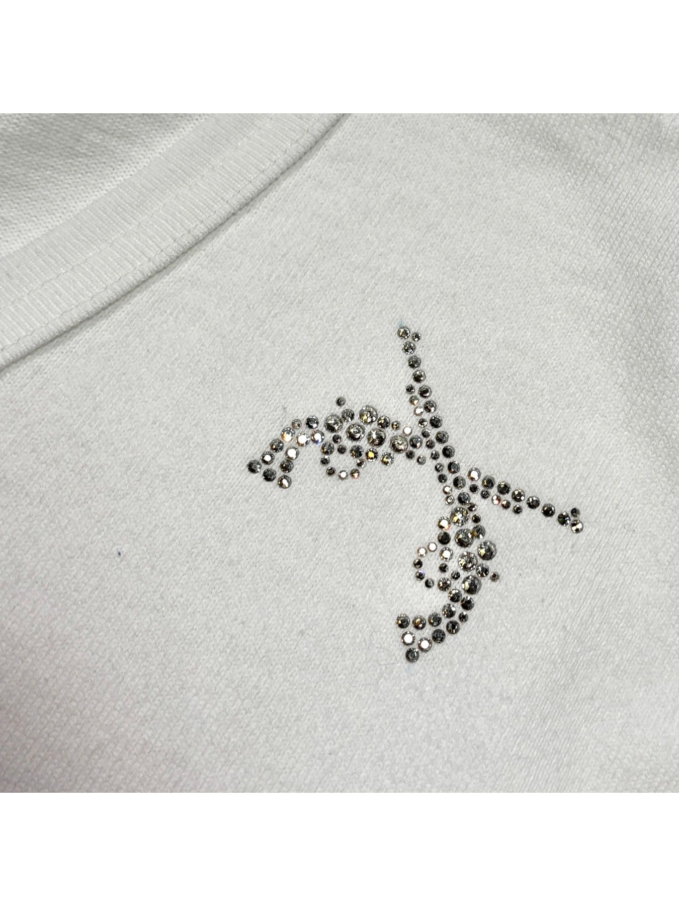 【予約品 3月9日(月) 18:00 締切】SMALL CROSSGUNS T / クリスタル スモールクロスガン Vネック Tシャツ / ホワイト