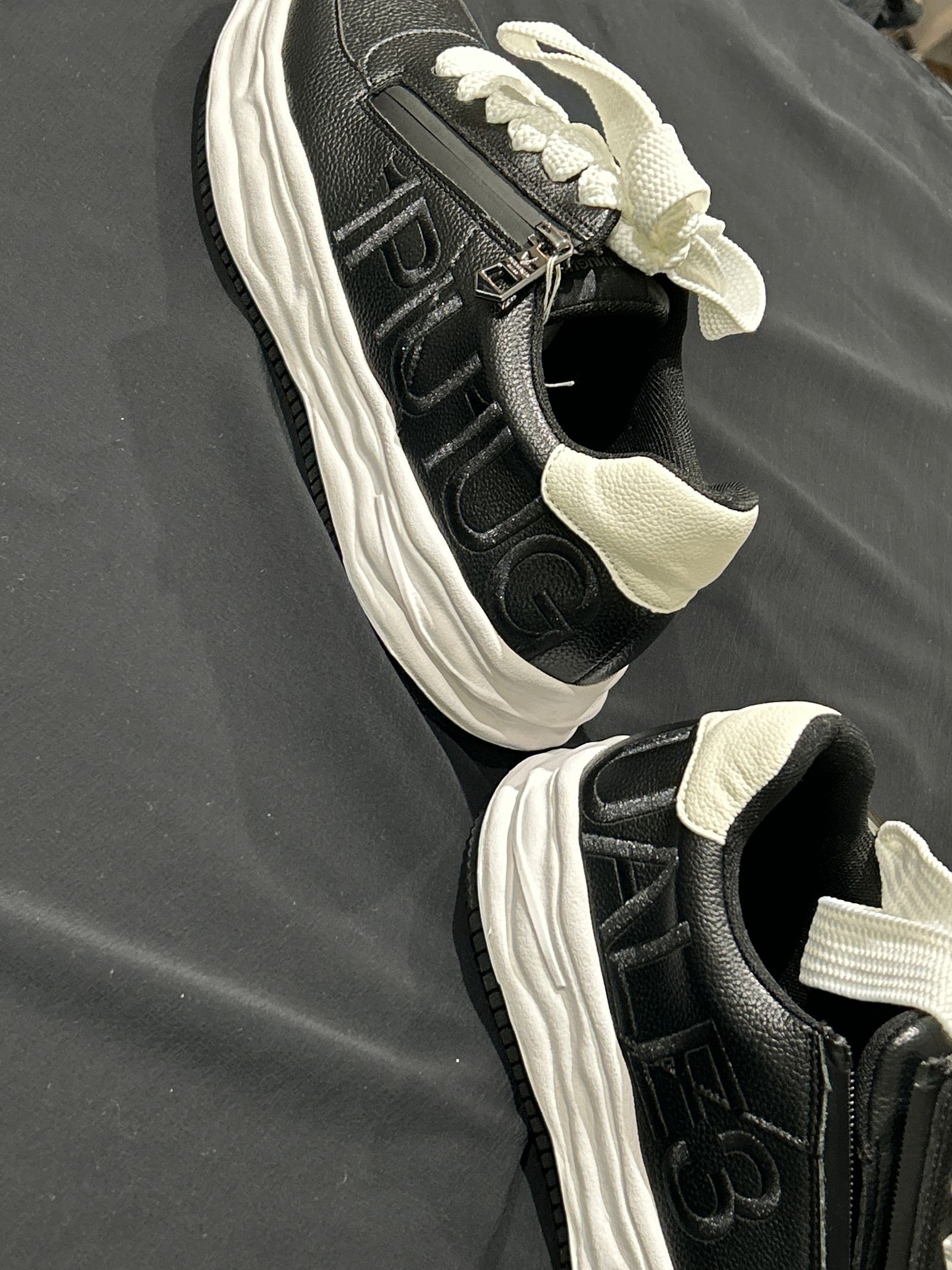 DISTORTED SOLE スニーカー / ブラックUSX-26008