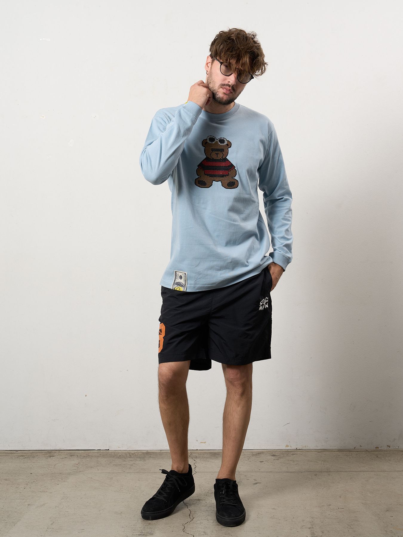 【予約品 10月16日(木) 締切】5.6ozコットン天竺 カートベアシークイン LSシャツ / ブルー
