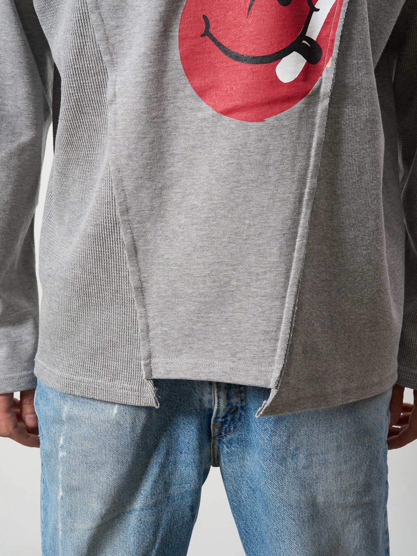 【予約品 5月8日(木) AM10時 締切】 3MIXレイヤードカットオフ モザイクプリント LS ワイドシルエットTシャツ / M.グレー