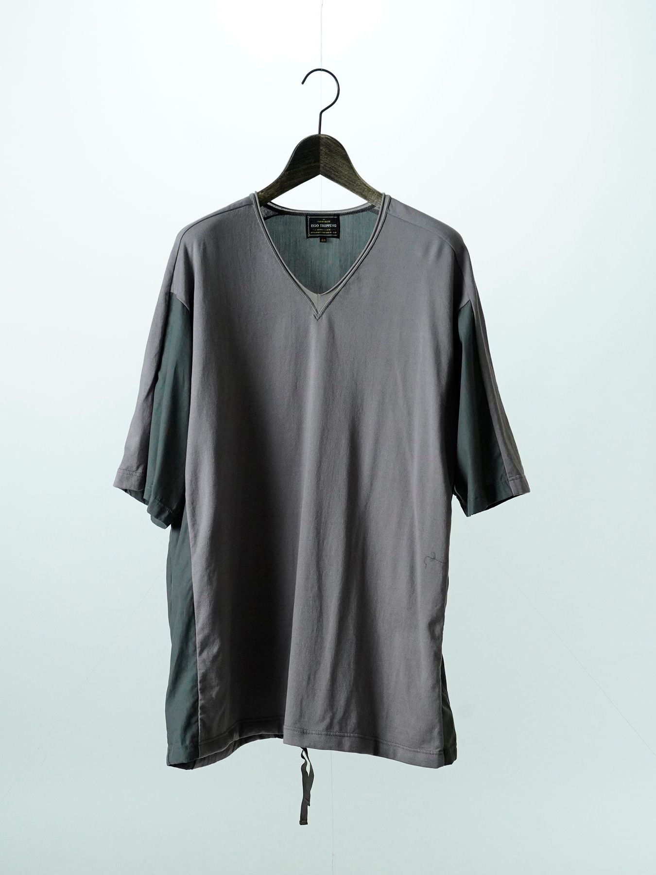 【予約品 11月9日(月) 締切】DUALTEXTEE / 切り替え VネックTシャツ / グレー