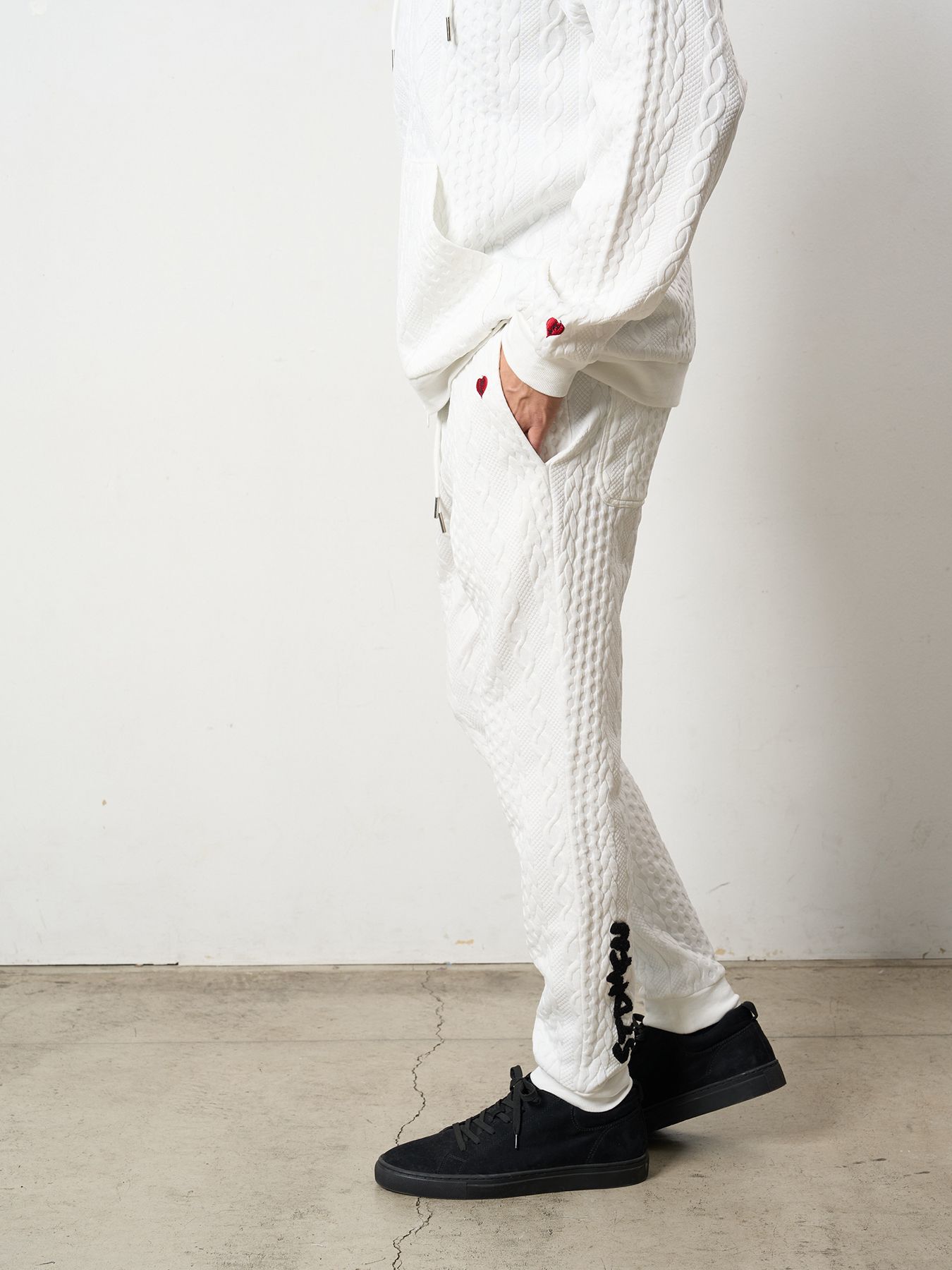 【予約品 5月8日(木) AM10時 締切】 ケーブルジャガードダブルフェイス サガラ刺繍リブパンツ / ホワイト