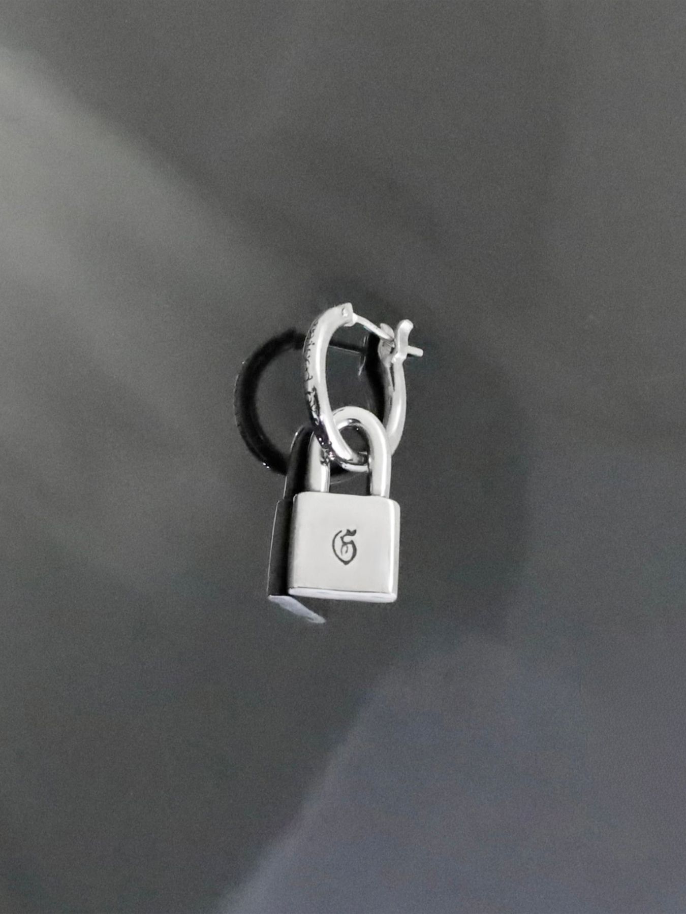 《受注生産》THIN HOOP raised by wolves with PADLOCK / レイズド・バイ・ウルヴス シンフープ ウィズ パドロック / 注文から1～2週間後入荷予定