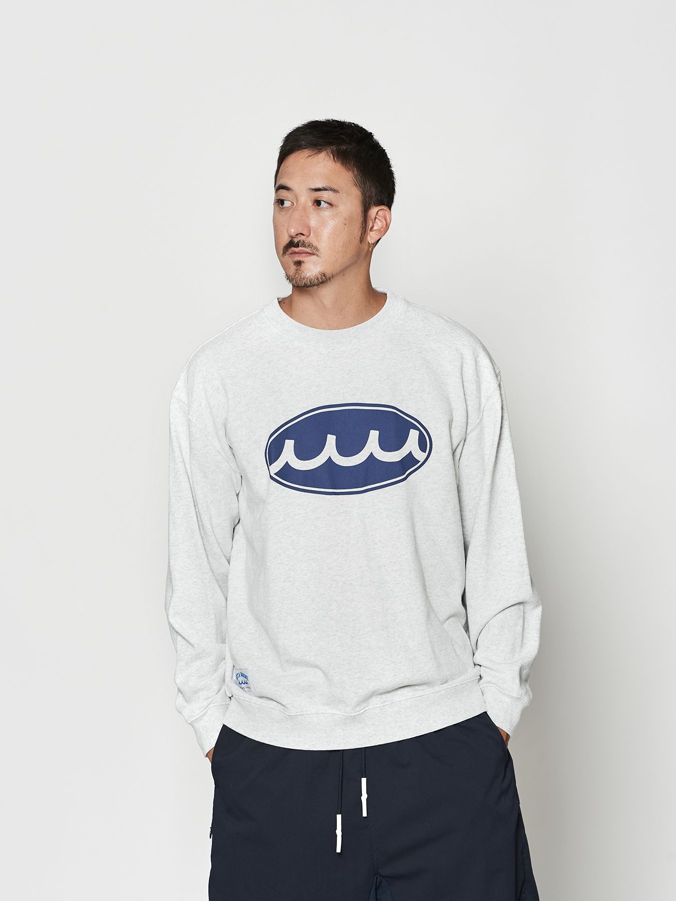 【予約品 10月9日(木) 締切】muta Aging Circle Logo Crewneck / スウェット / アッシュグレー【Acanthus × muta MARINE】